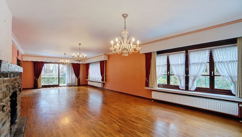 Standingvolle villa van 385m² met praktijk-bureelruimte of kangoeroewoning + 130m² garages en kelders op 15 are foto 5