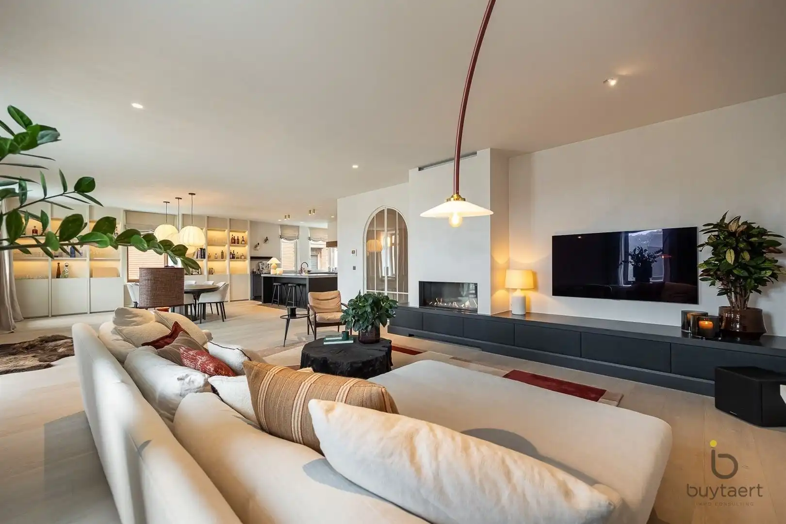 Ontdek deze adembenemende PENTHOUSE in het hartje van Schilde! foto {{pictureIndex}}