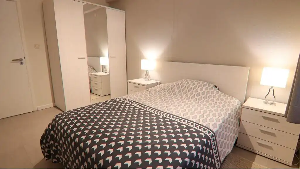 Instapklaar 2-slaapkamerappartement te koop in Oostende foto 9