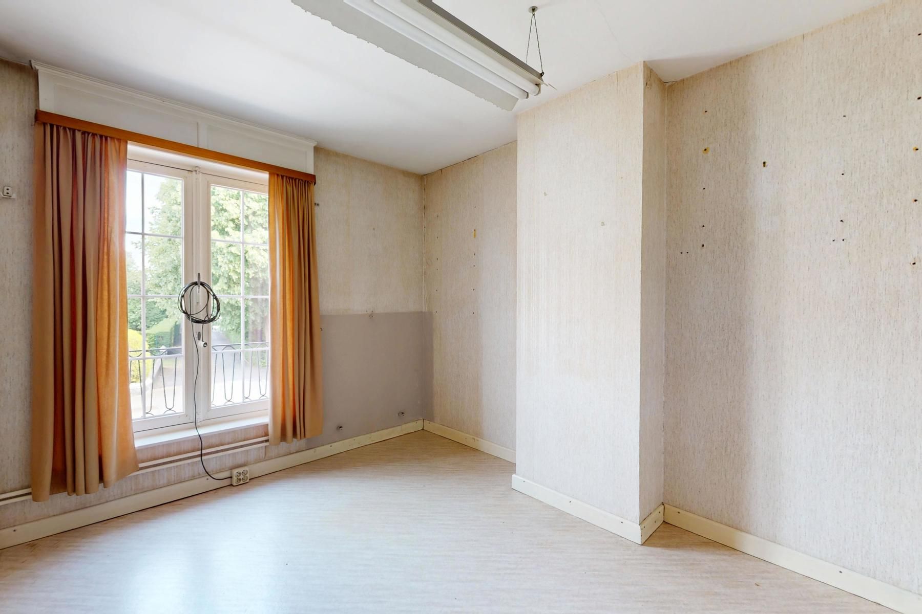 4-slaapkamerwoning op toplocatie in Oostkamp! foto 10