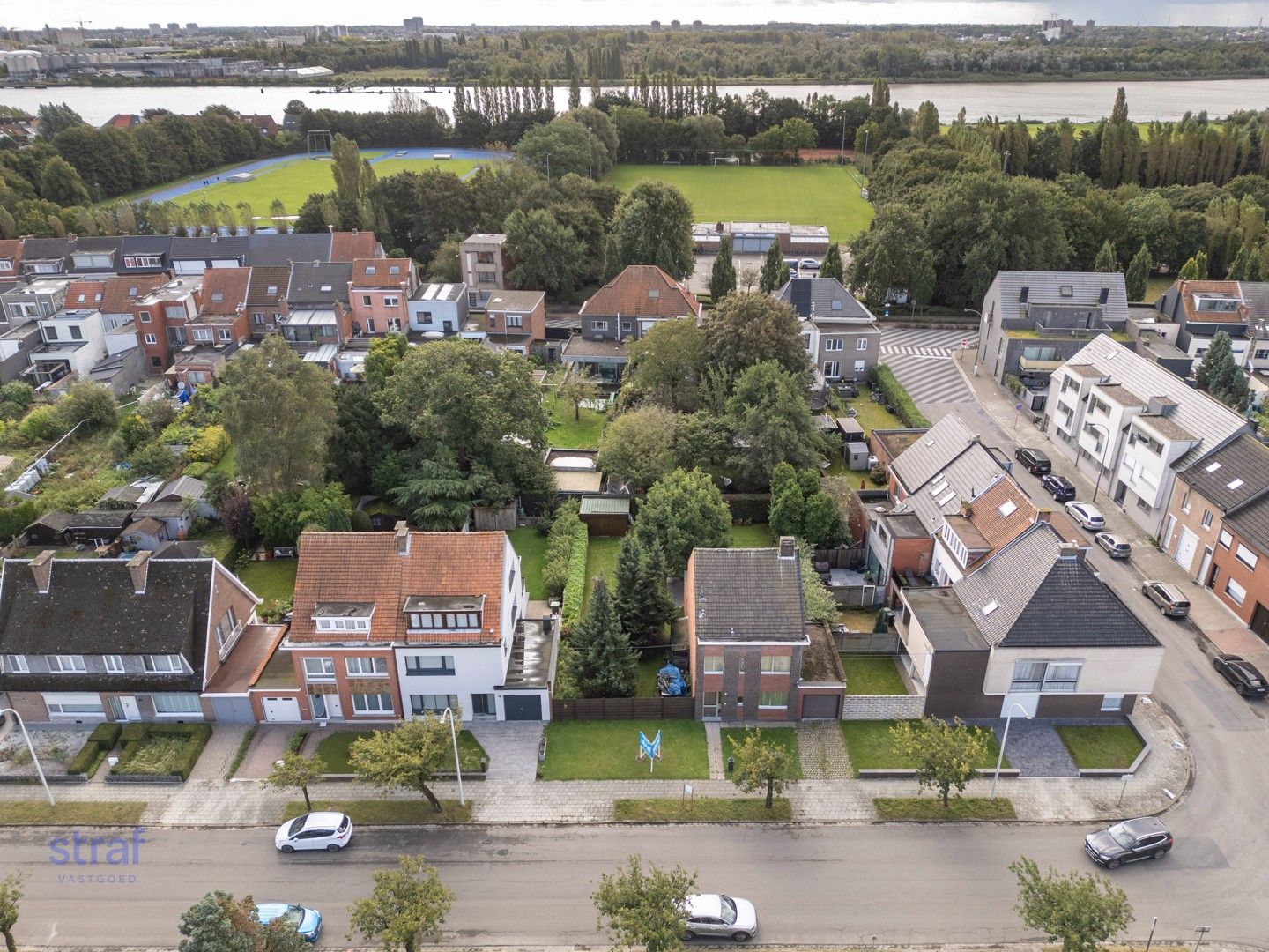 Bouwgrond te koop op leuke locatie in Burcht foto 1