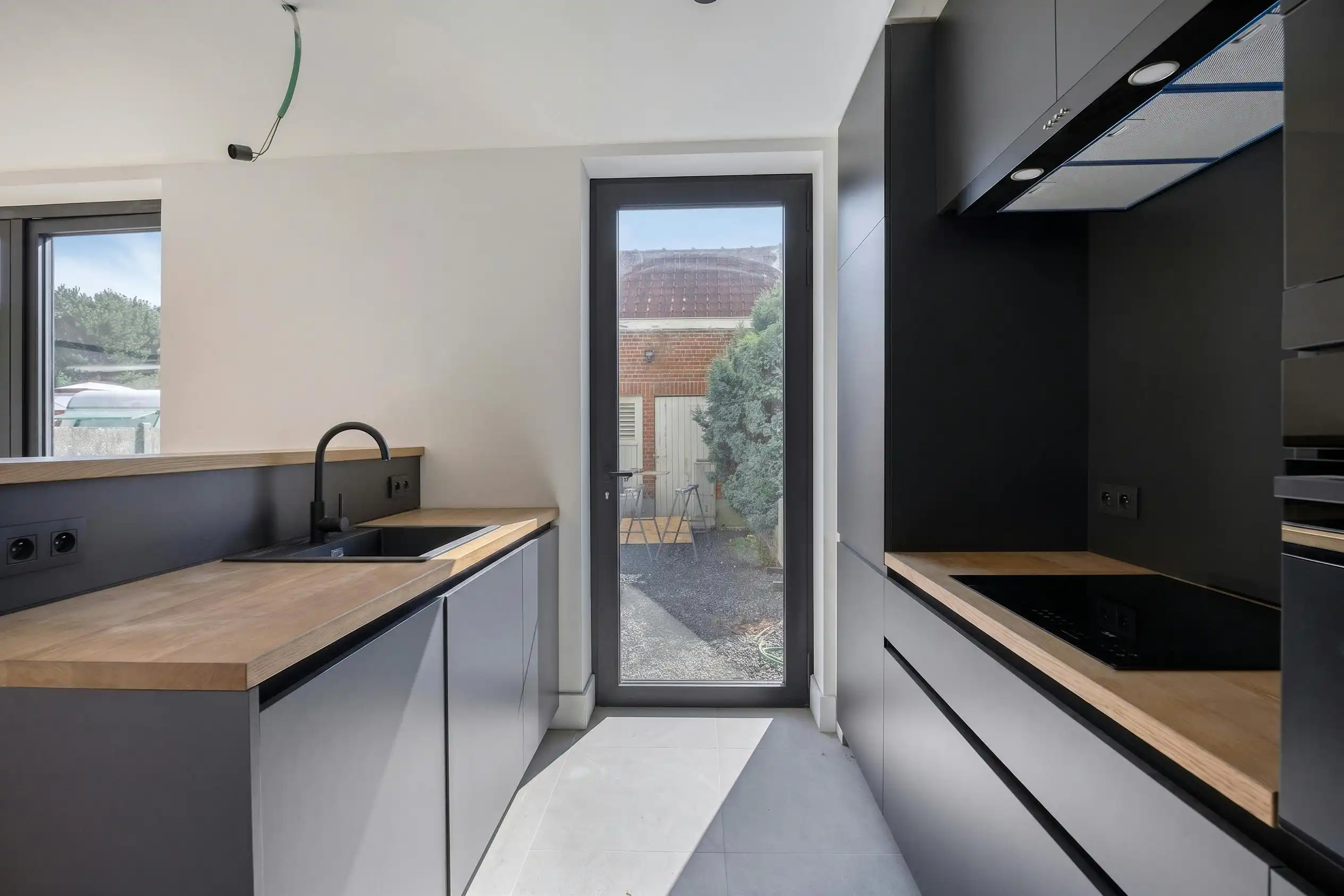 Volledig gerenoveerde halfopen woning in hartje Ertvelde foto 6