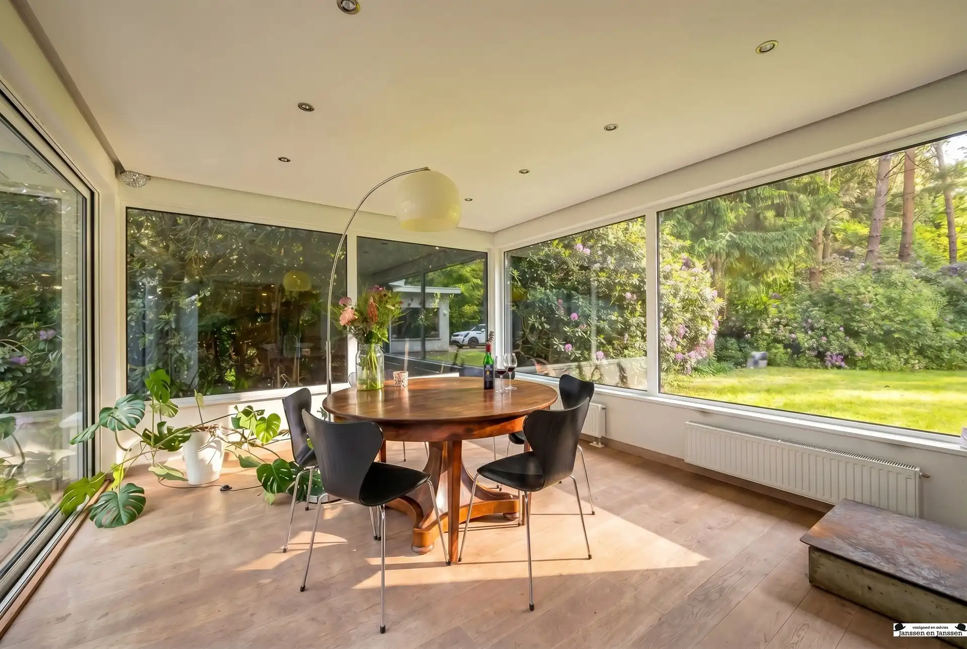 Exclusieve villa op royaal perceel van 3.000 m² grenzend aan uniek natuurdomein foto 9