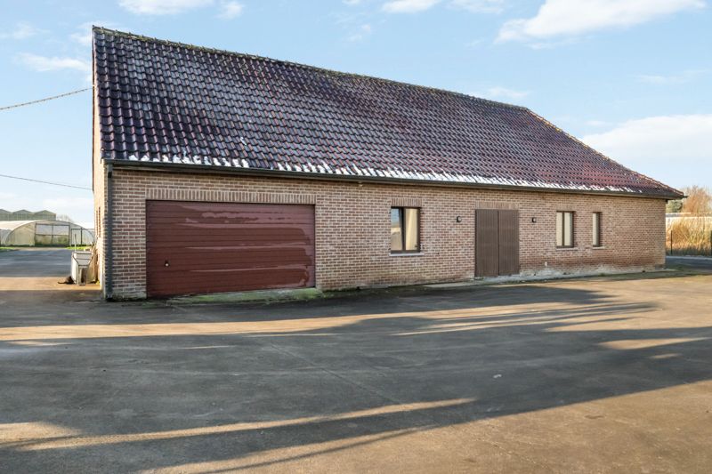 Staden. RUIME VILLA MET POTENTIEEL + loods van 435 m2 + loods van 515 m2 . Totaal perceel met tuinen en vijver = +/- 9000m2. Ideaal opbrengsteigendom en eigen gebruik. foto 24