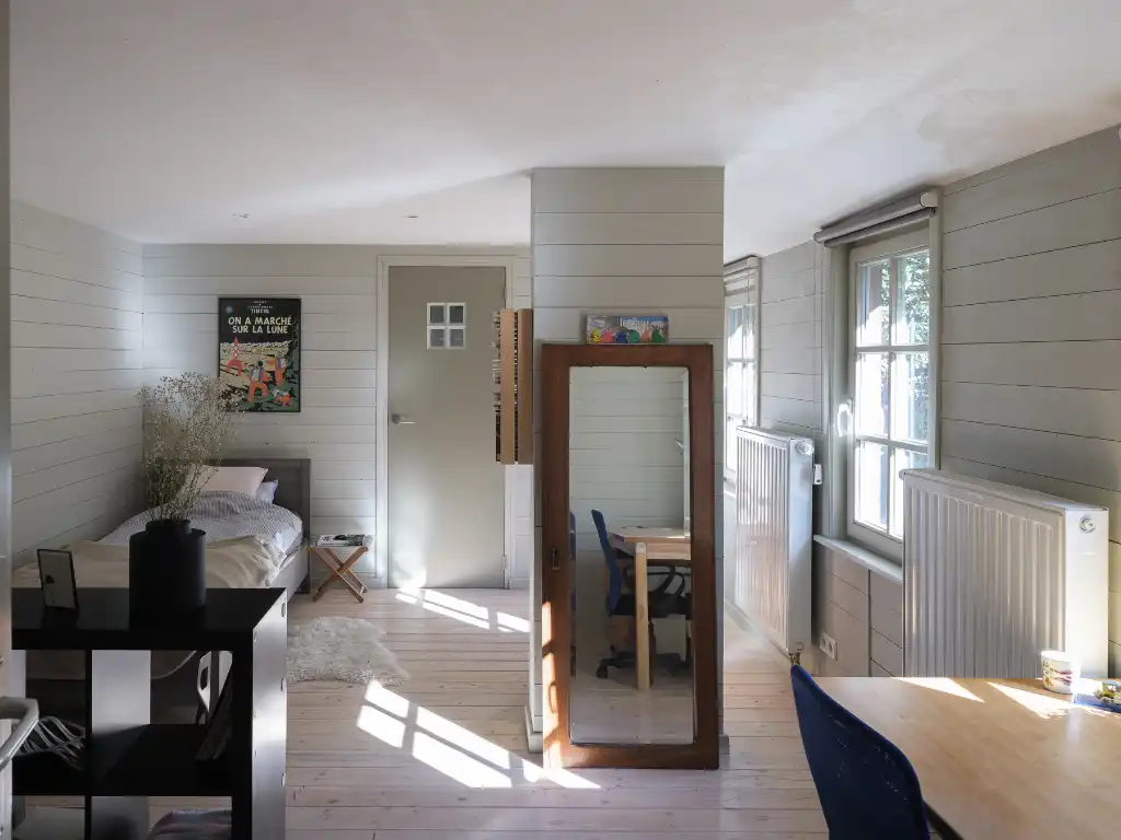 Karaktervolle hoeve met 5 slaapkamers en 4 badkamers, discreet gelegen op de tweede bouwlijn in een groene omgeving. foto 25