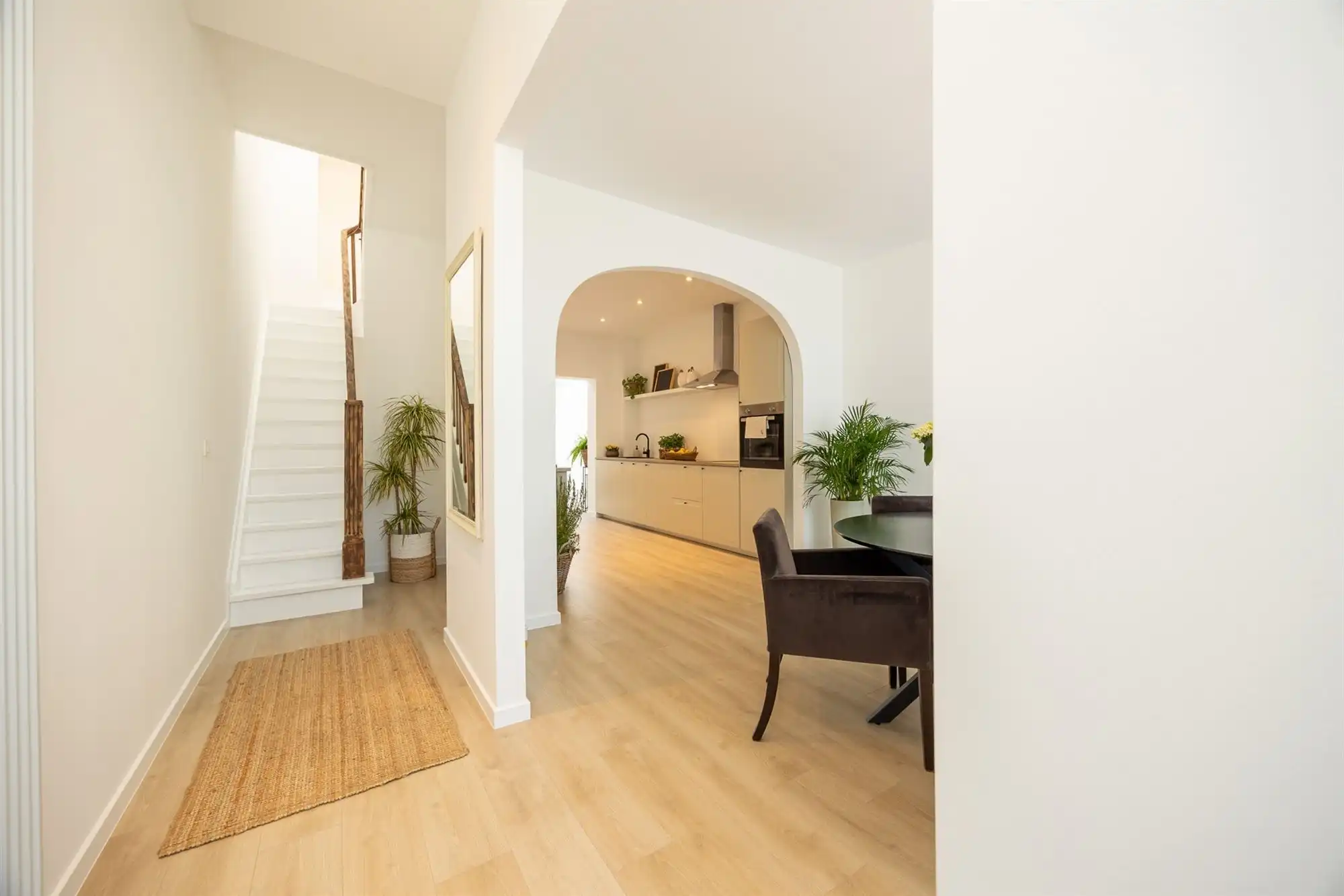 Volledig gerenoveerde woning met 3 slpkmrs en stadskoer foto 5