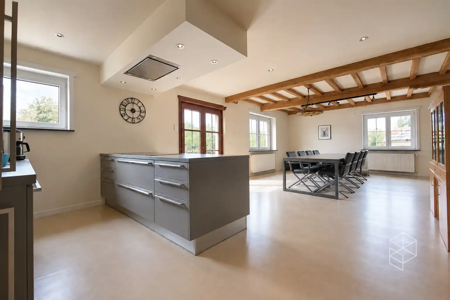 Klassevolle villa met bijgebouw op unieke ligging aan het kanaal Gent-Brugge foto 11