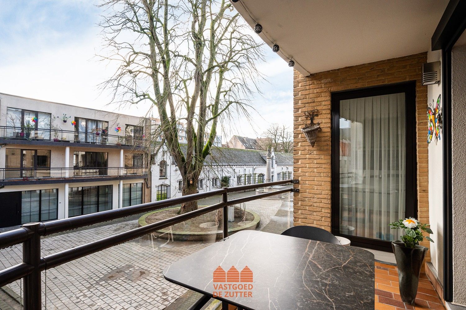 Instapklaar gerenoveerd appartement met terras foto 18