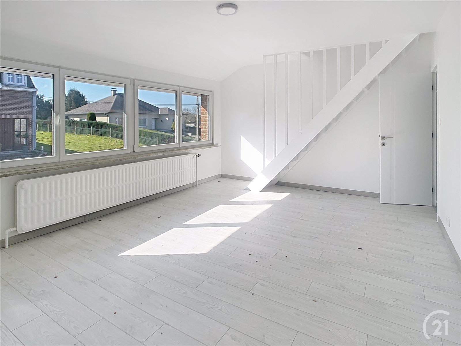 Gezinswoning met tuin en 2 garages op 12are05 foto 15