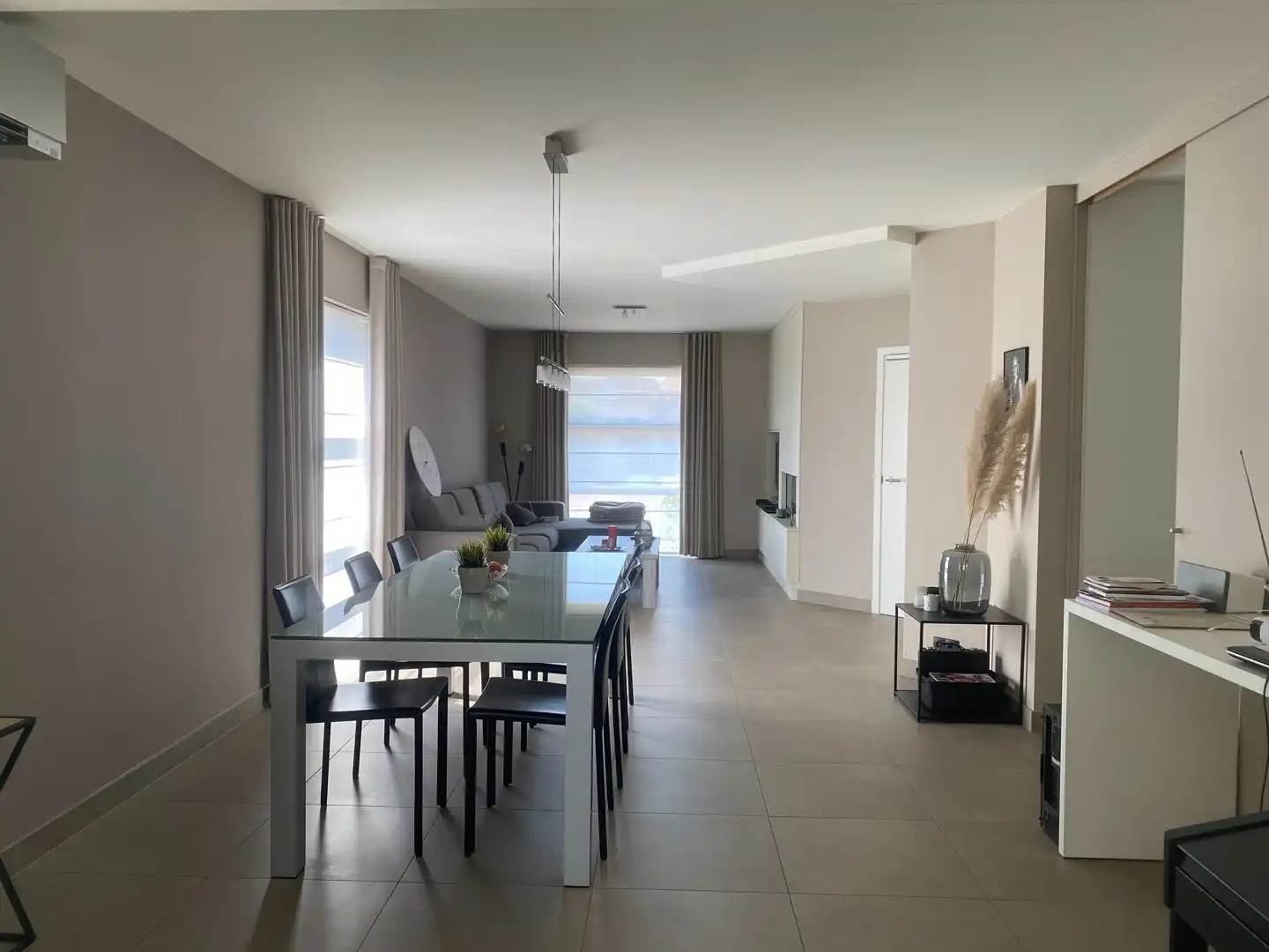 Instapklare, drempelloze gezinswoning met 4 slaapkamers, 2 badkamers en prachtige tuin foto 5