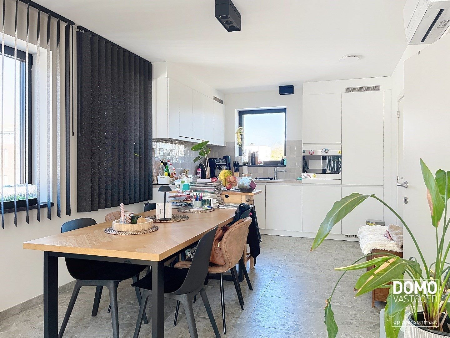 RUIM EN ENERGIEZUINIG DUPLEXAPPARTEMENT IN HEUSDEN-ZOLDER foto {{pictureIndex}}