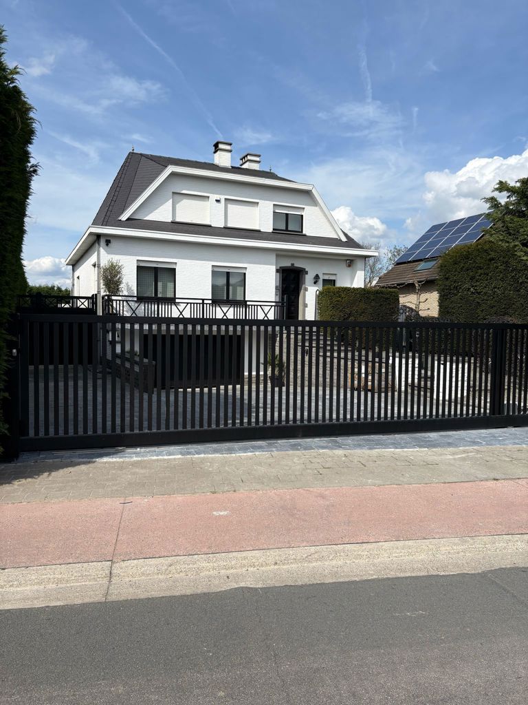 Grote villa op 22a met tuin, garage én bijgebouw foto 28