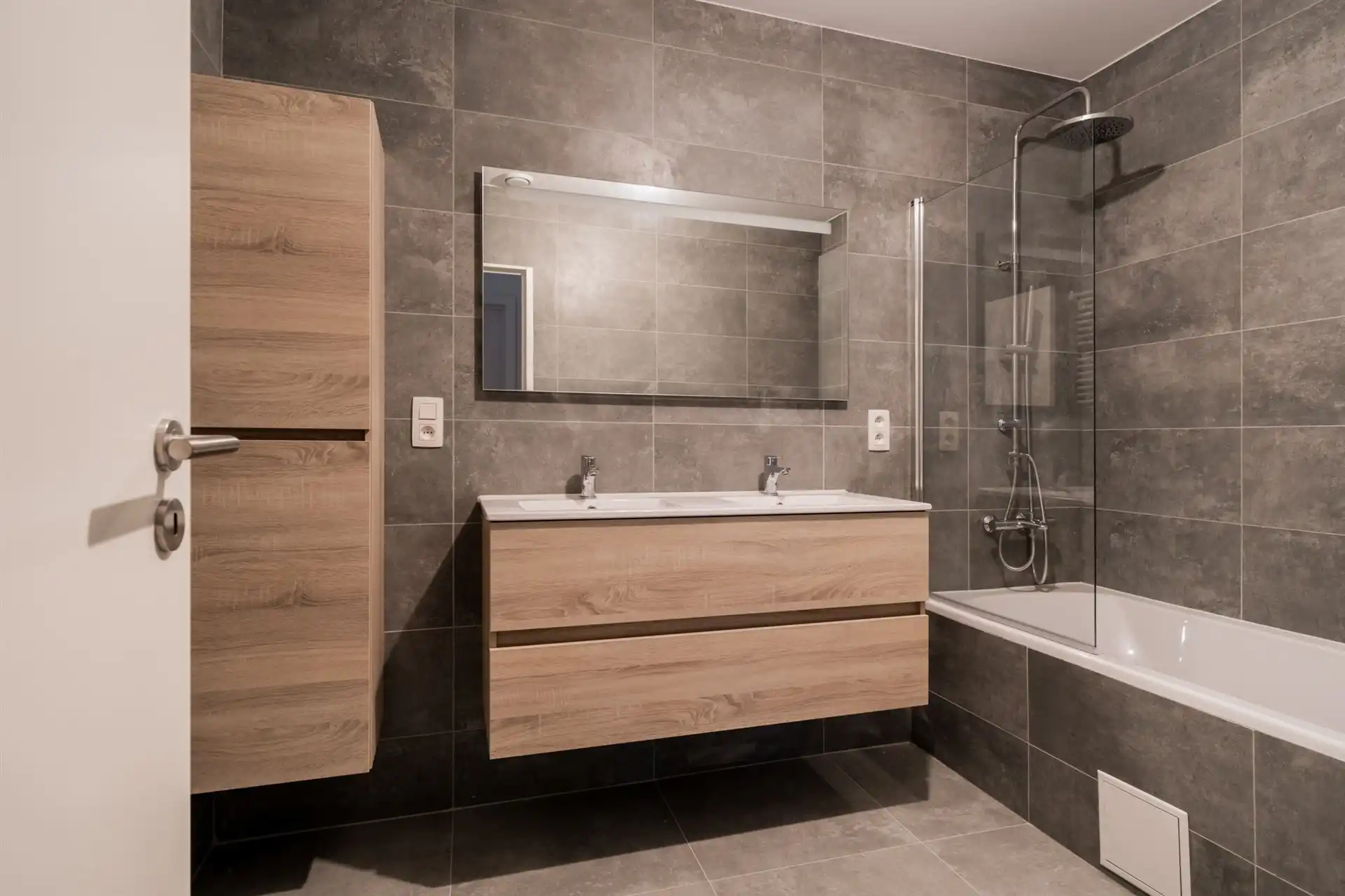 Vlakbij de Tour & Taxis site, prachtig nieuw duplex met 2 slaapkamers en terrassen ! foto 13