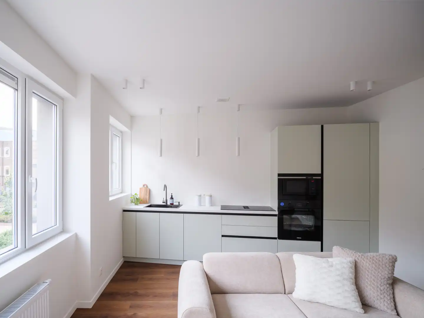 Volledig gerenoveerde opbrengsteigendom met drie appartementen nabij Gent-Sint-Pieters foto 3