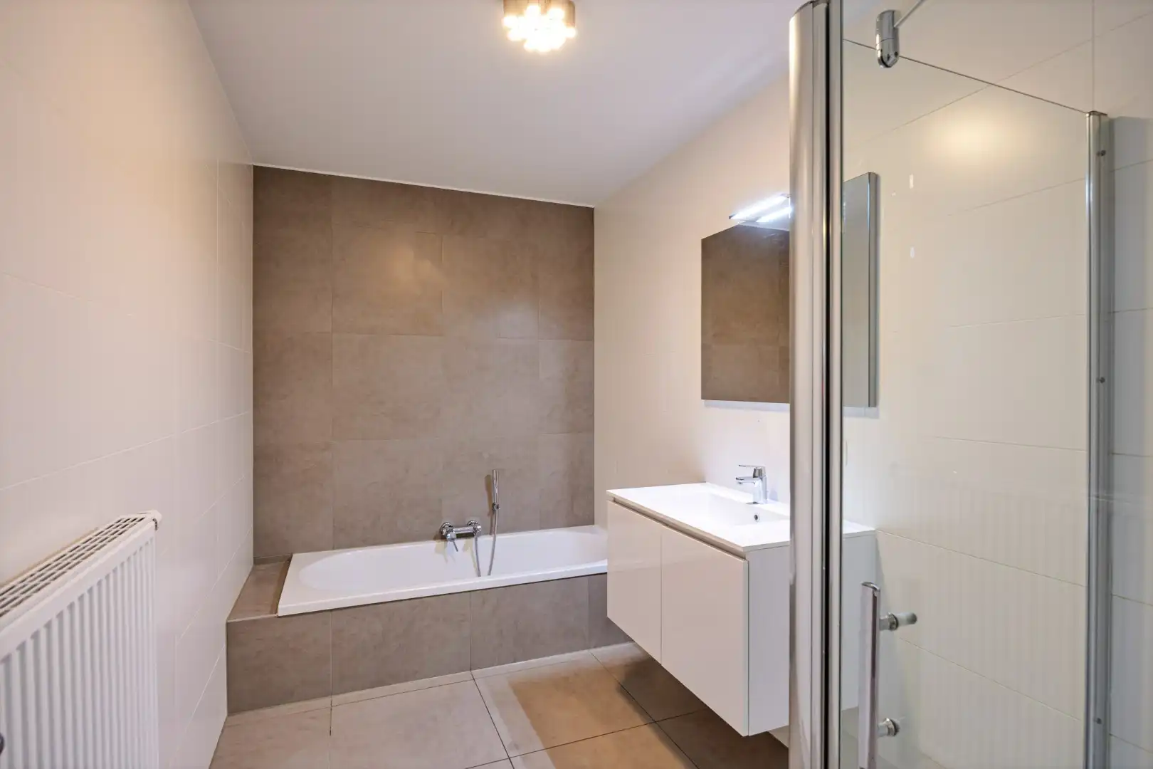 Ruim en lichtrijk appartement met 2 slaapkamers, terras en autostaanplaats vlakbij autostrade - EPC 108 kWh/m² foto 13