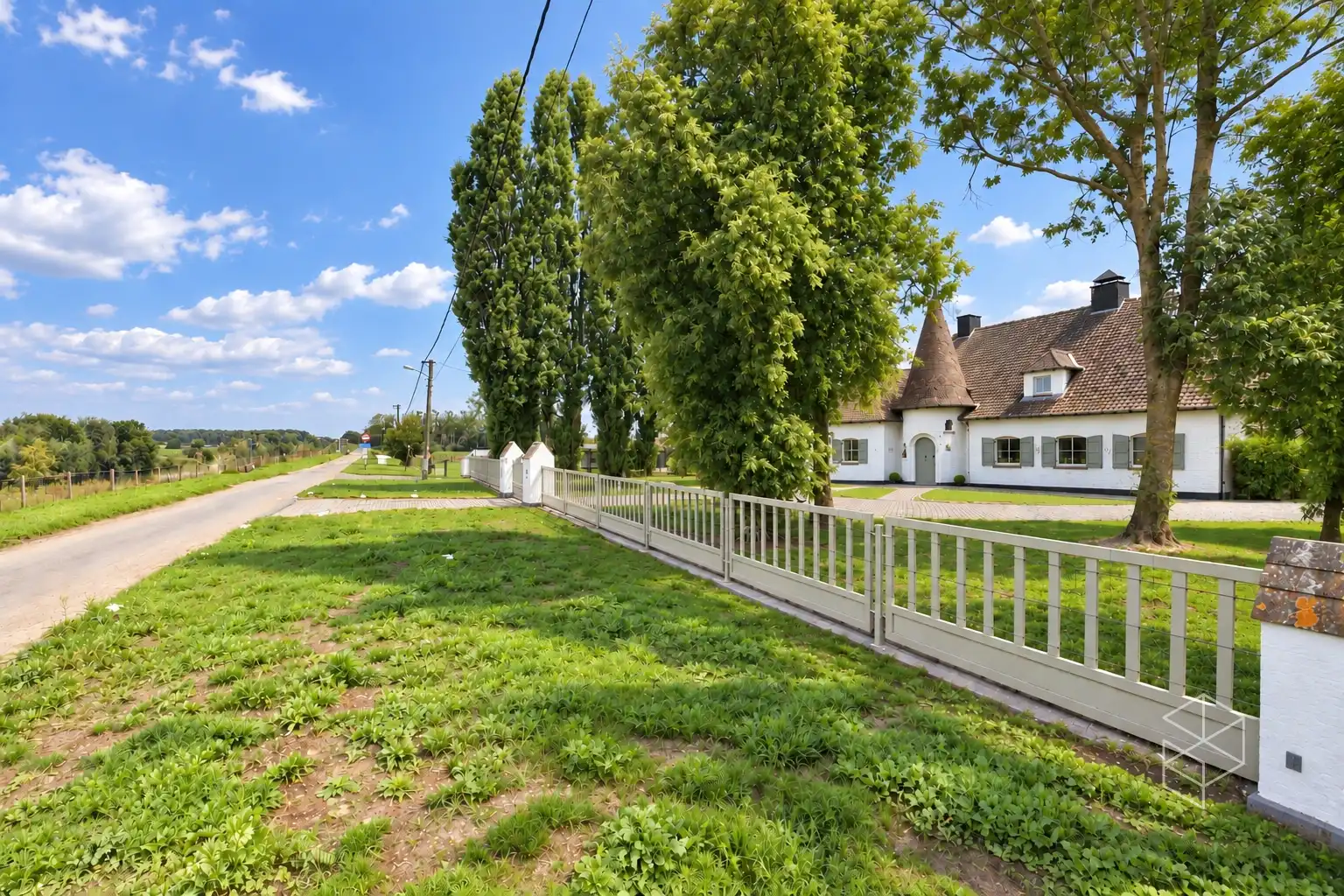 Klassevolle villa met bijgebouw op unieke ligging aan het kanaal Gent-Brugge foto 2