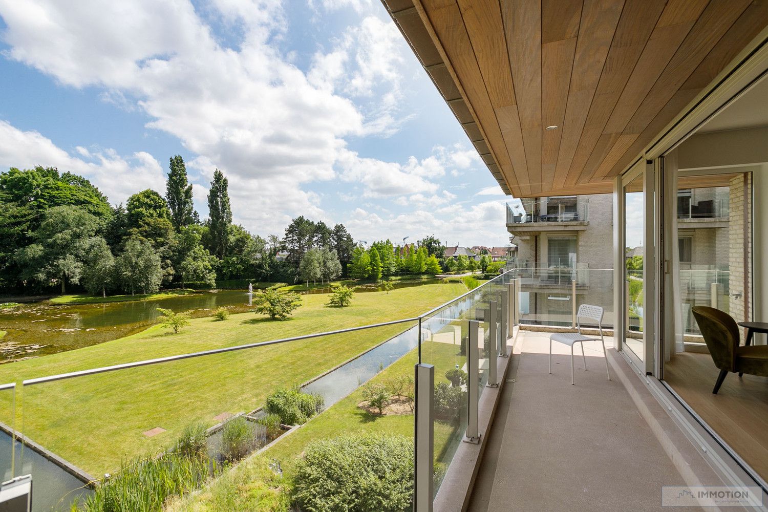 Ruim hoekappartement met 2 slaapkamers en terras foto 17