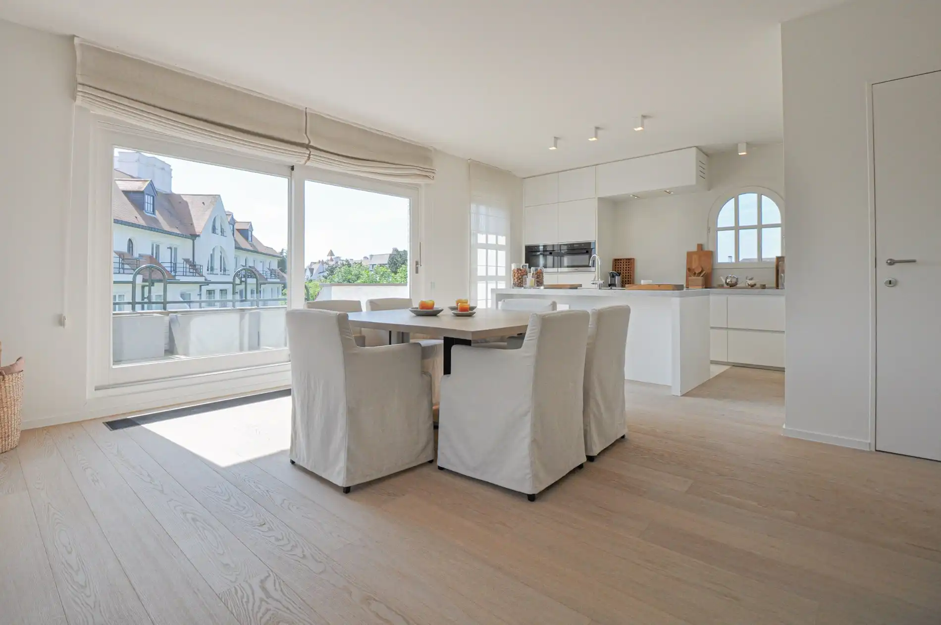 Subliem hoekappartement met ruime terrassen gelegen in het prestigieuze domein Tennis Garden. foto 7