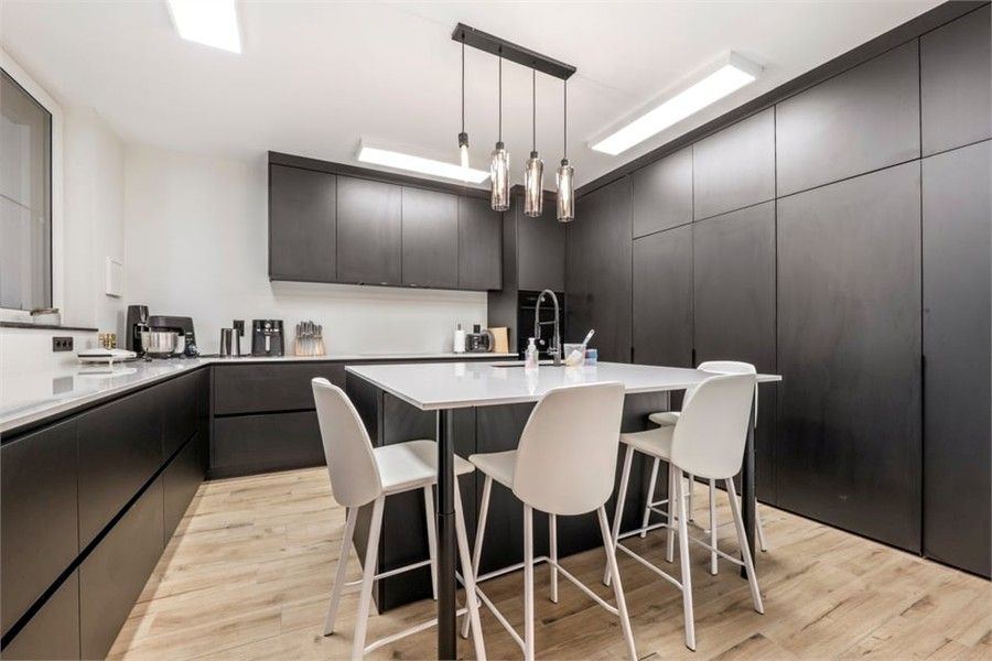 RUIME GERENOVEERDE WONING OP EEN ZEER GOEDE LOCATIE foto 11