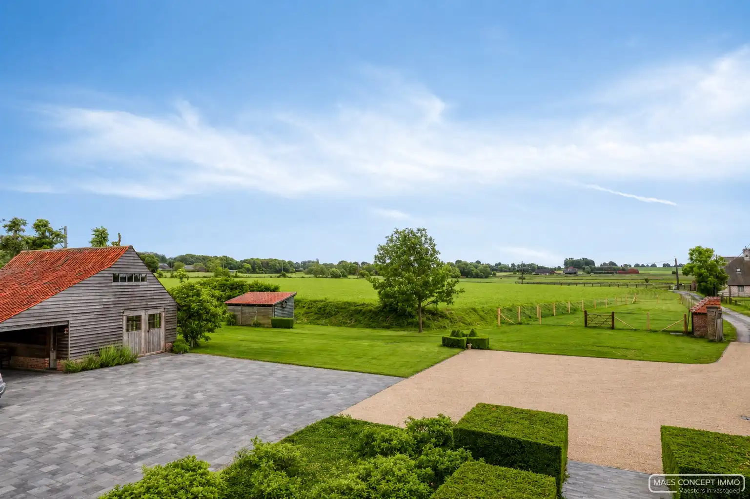 Uitzonderlijk gelegen villa met polyvalent bijgebouw op 3500 m², omringd door groen en landerijen foto 21