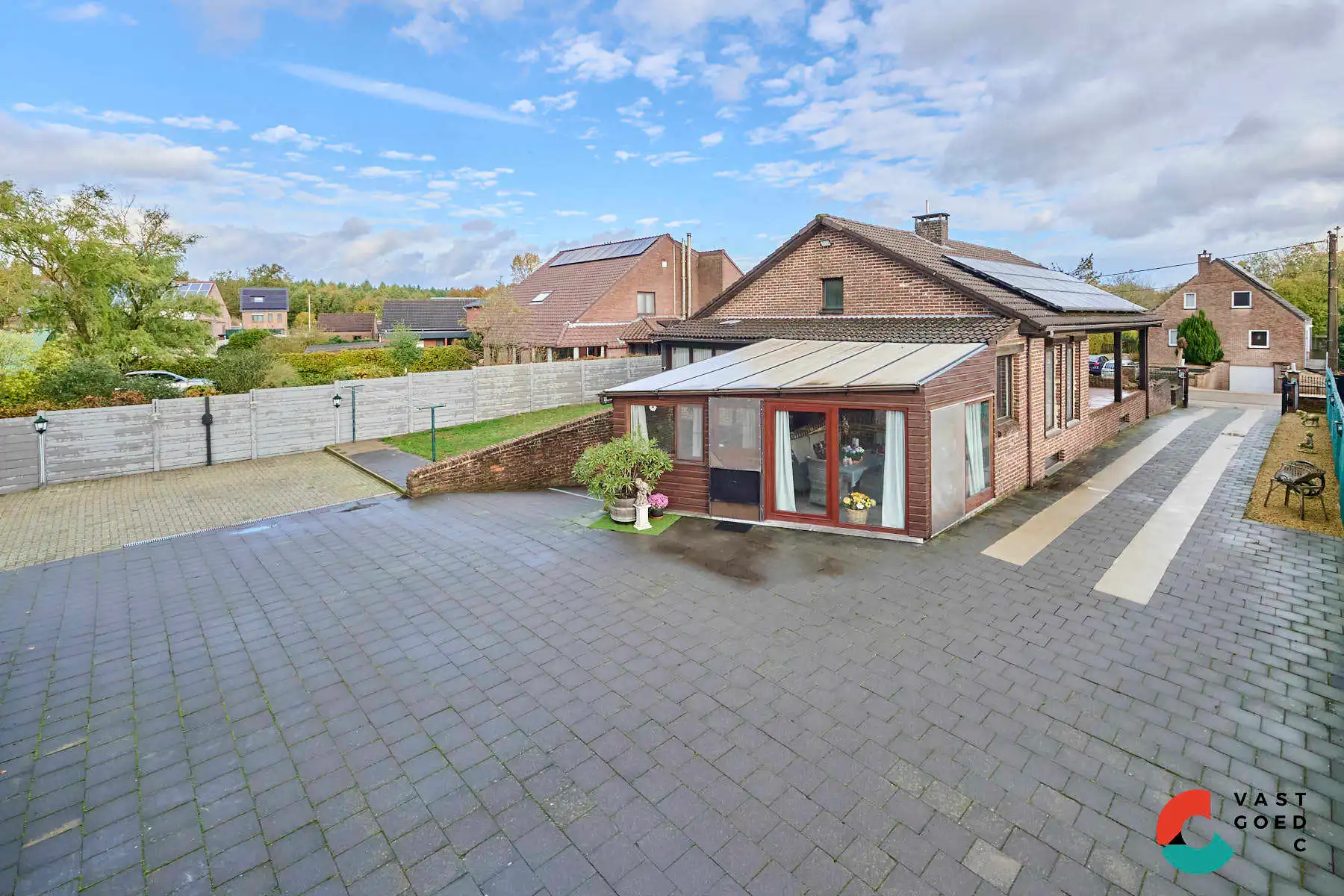 Ruime woning in een rustige gelegen wijk foto 32