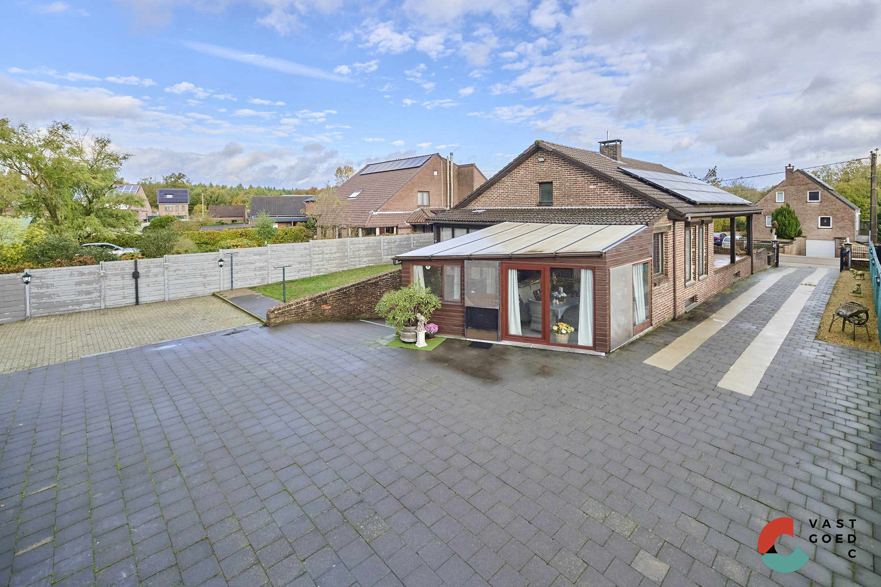 Ruime woning in een rustige gelegen wijk foto 32