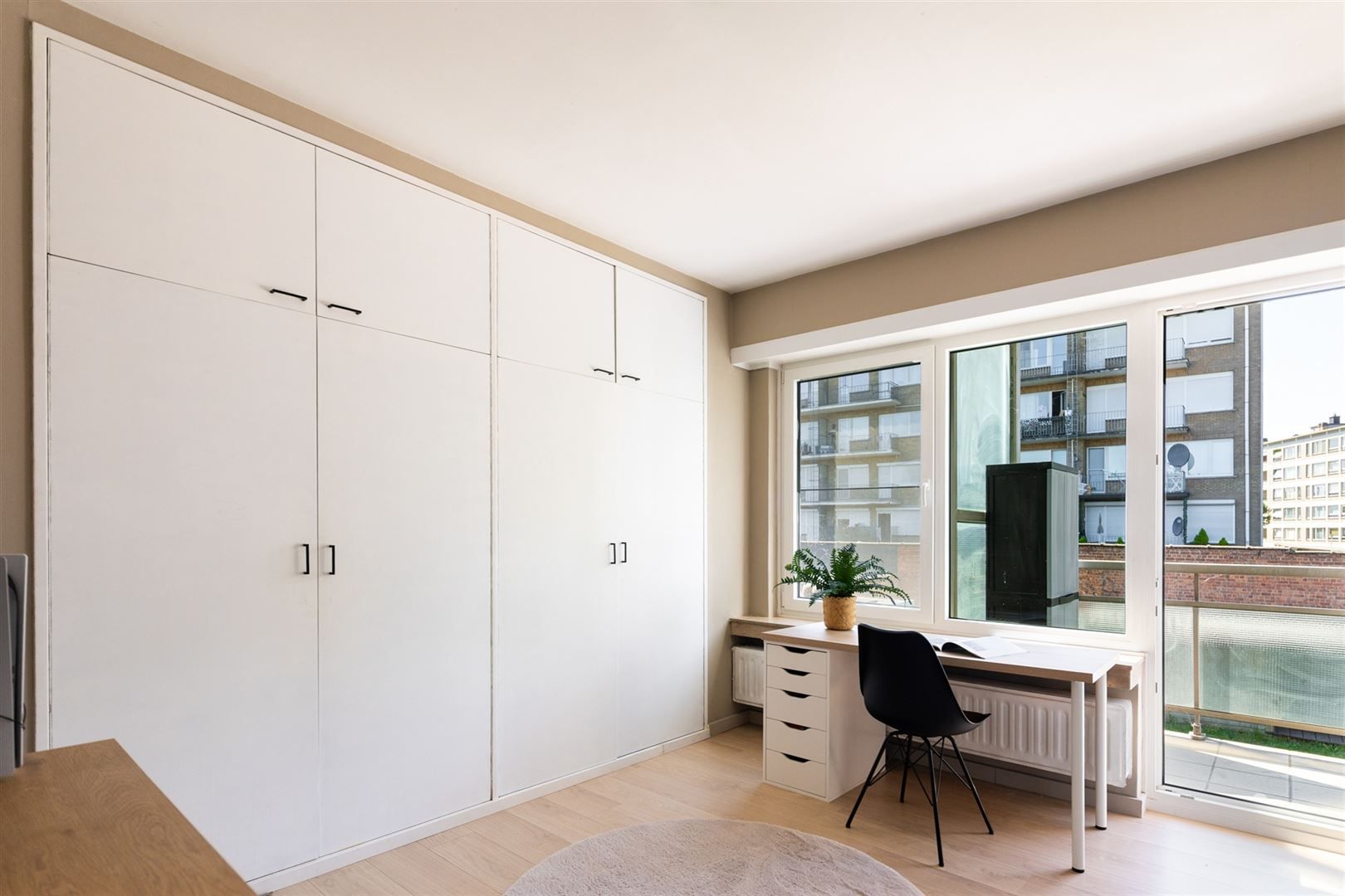 Twee ruime appartementen of één royale gezinswoning op centrale locatie foto 8