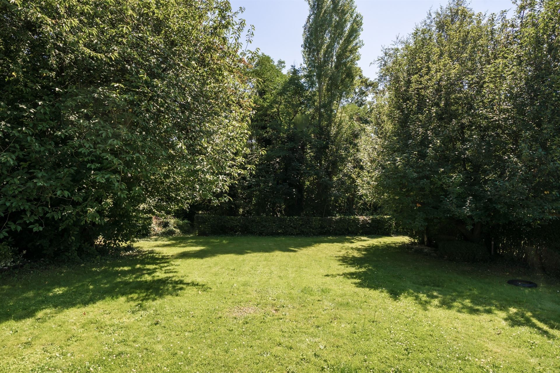 WONING MET 3 SLAAPKAMERS MET PRACHTIGE TUIN foto 6