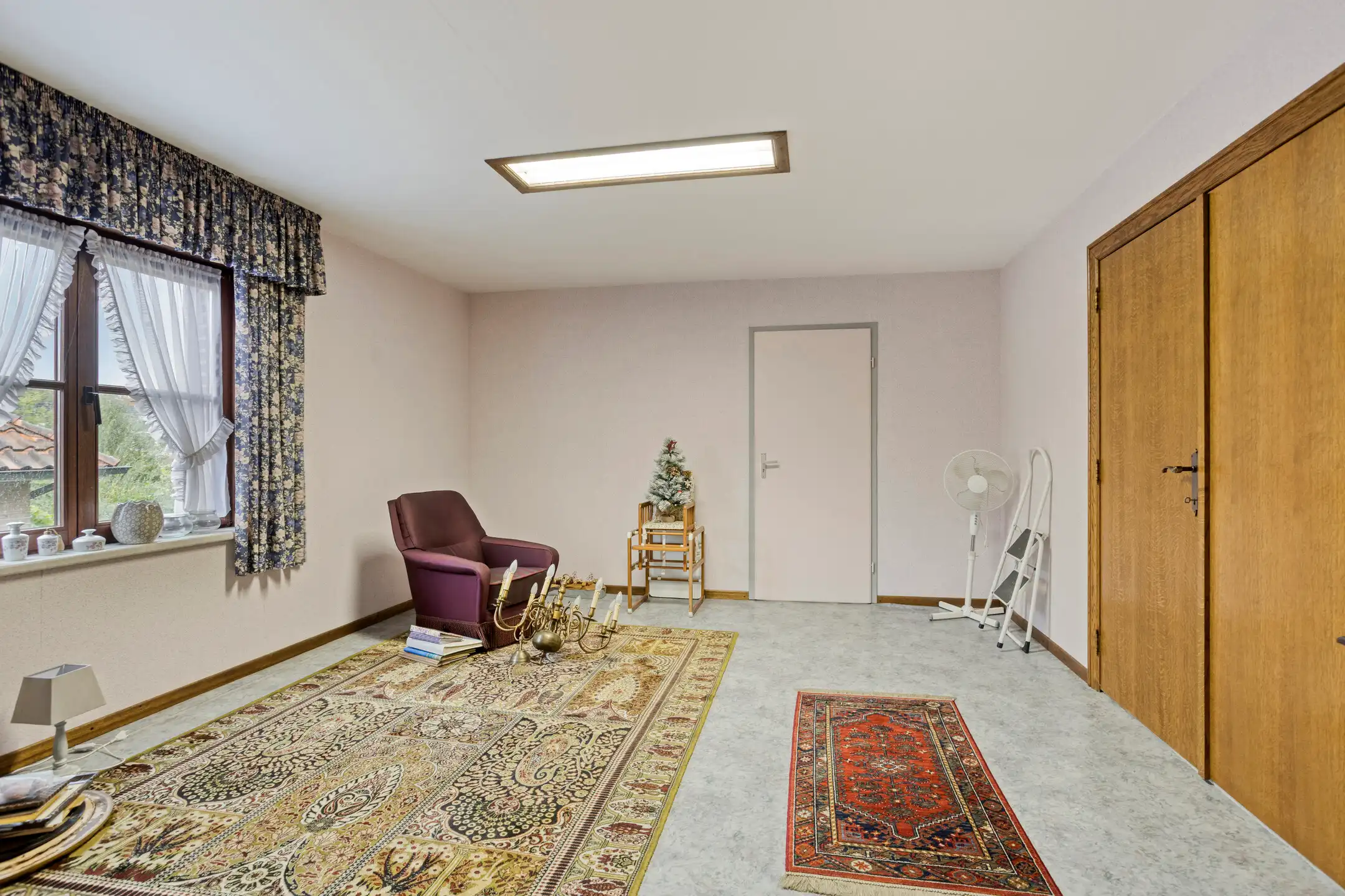 Ruime open bebouwing met 6 slaapkamers foto 24