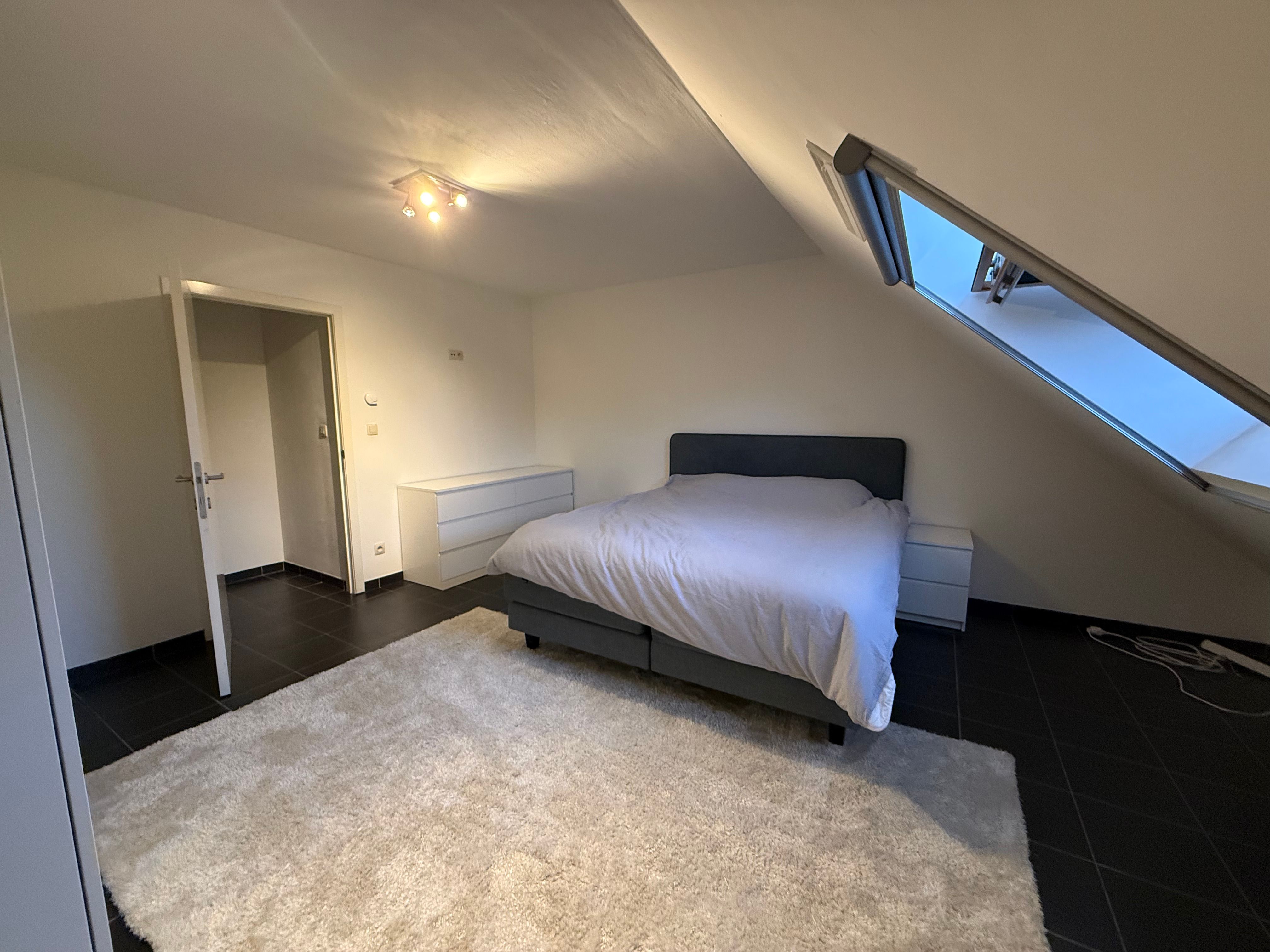 Ruim, energiezuinig triplex-appartement met terras in het hart van Lanaken foto 11