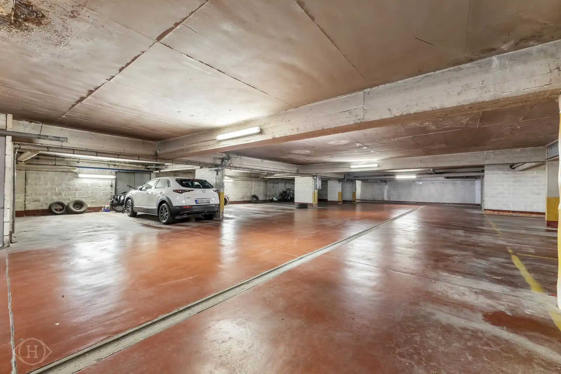 Ruim appartement met terras, parking en prachtig uitzicht foto 18