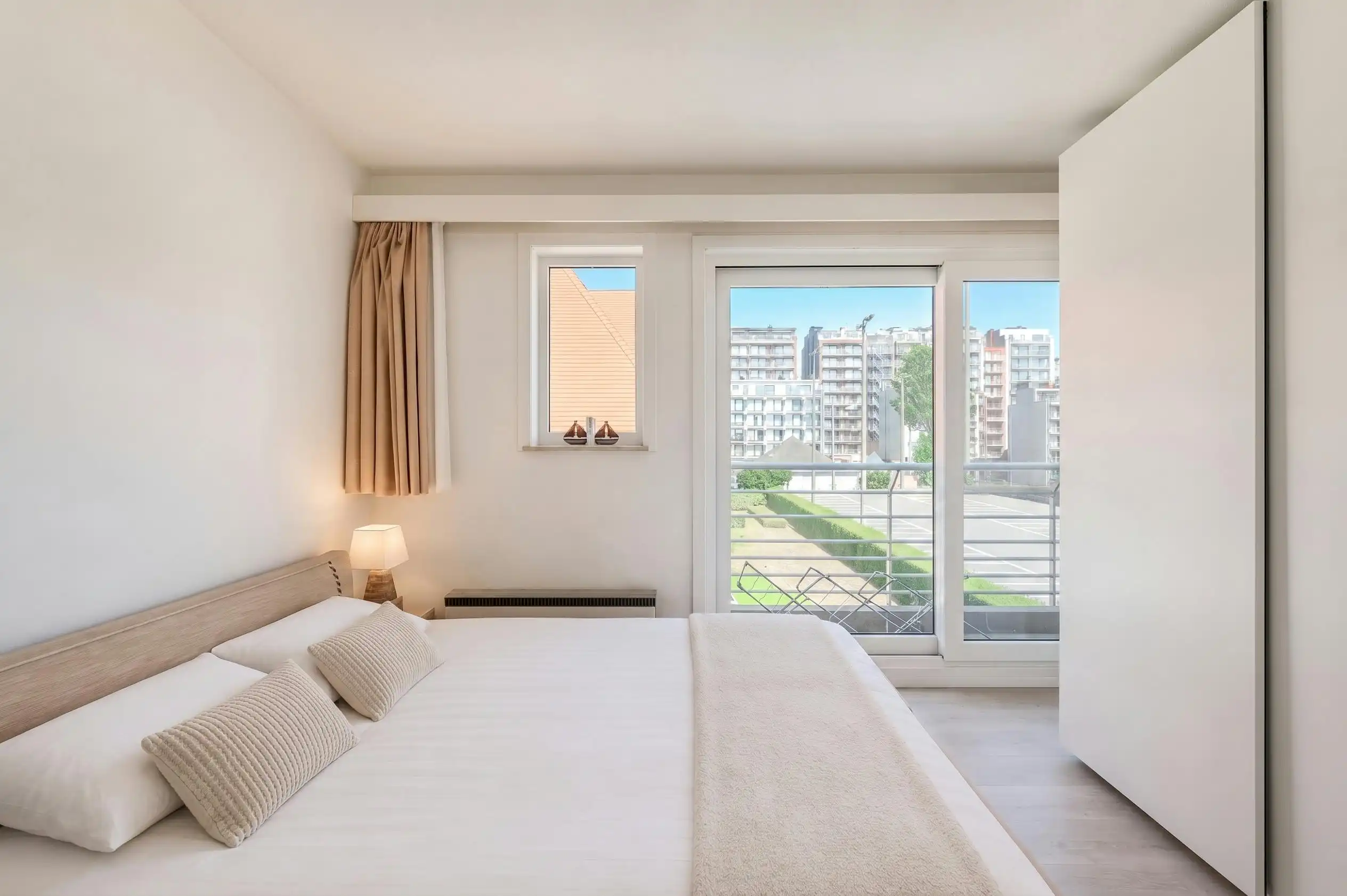 Prachtig gerenoveerd appartement met terras en 2 slaapkamers foto 11