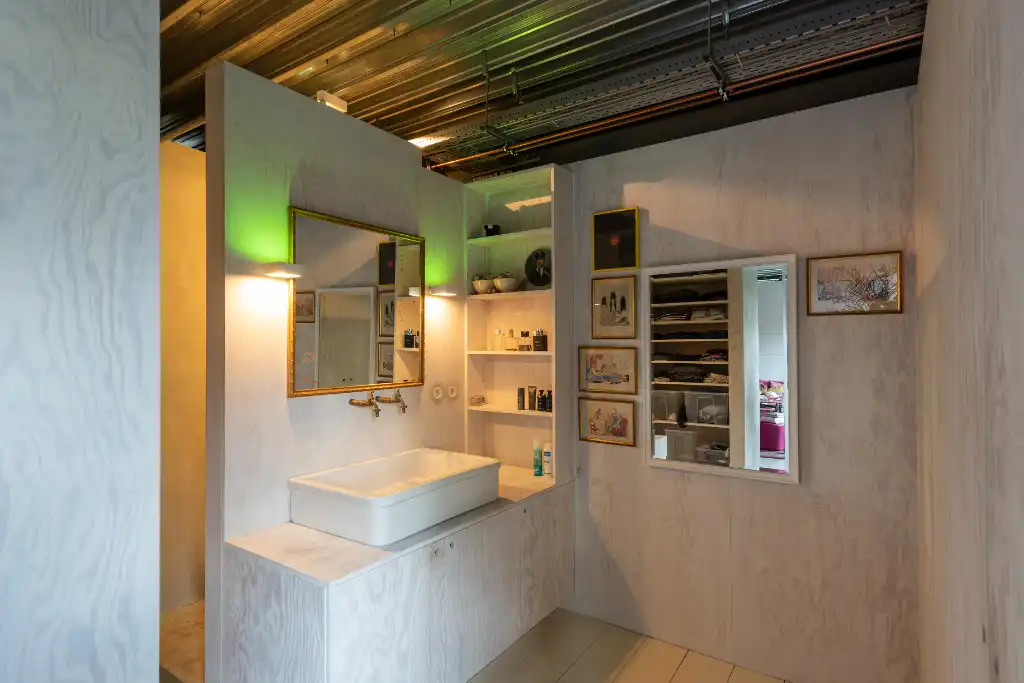 Verkoop via aandelen: Karaktervol atelier, kantoor en/of opslagruimte van ca. 300 m² in Sint-Amandsberg foto 18