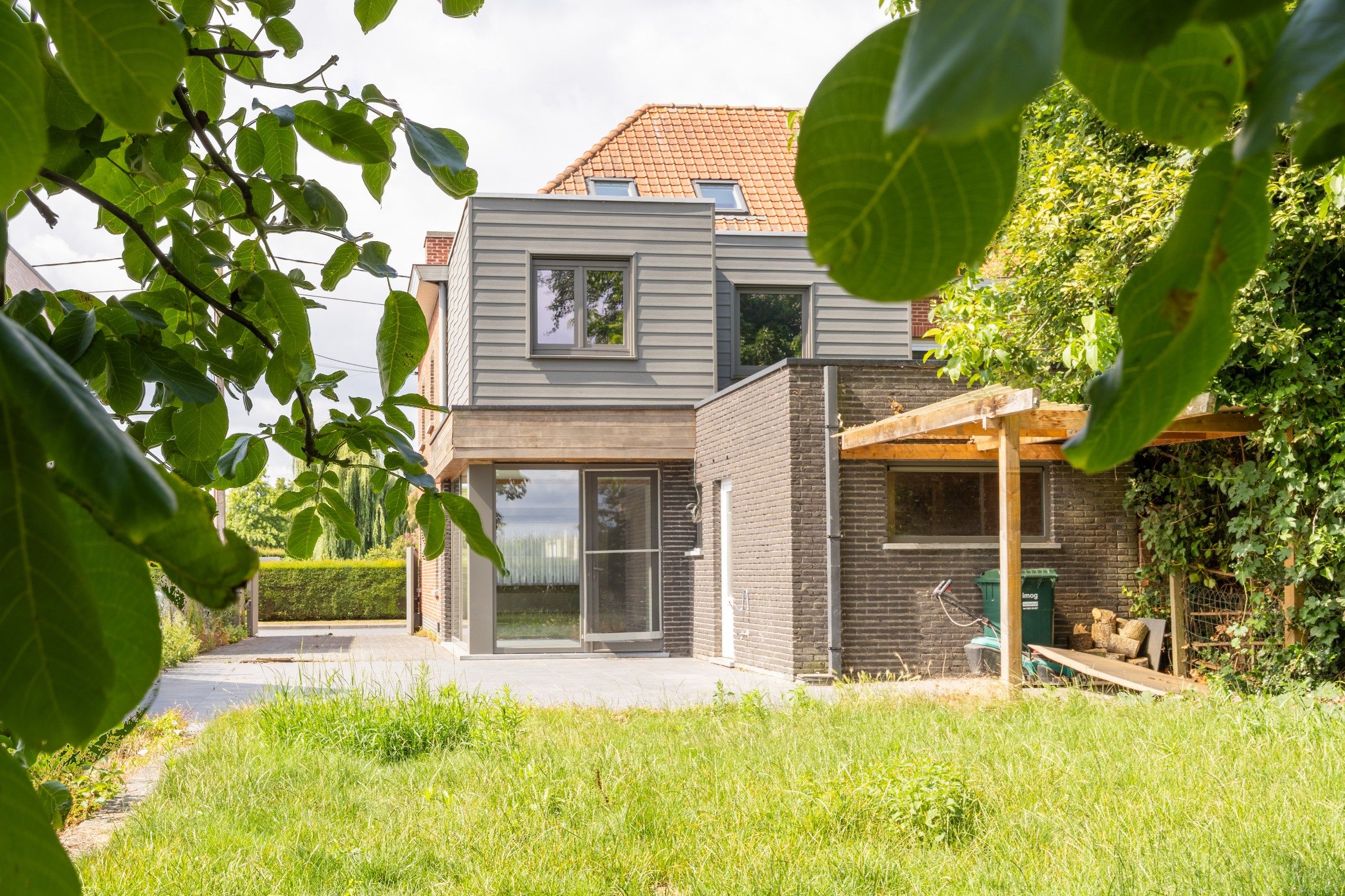 Halfopen woning op TOPLOCATIE met zicht op groen.  foto 2