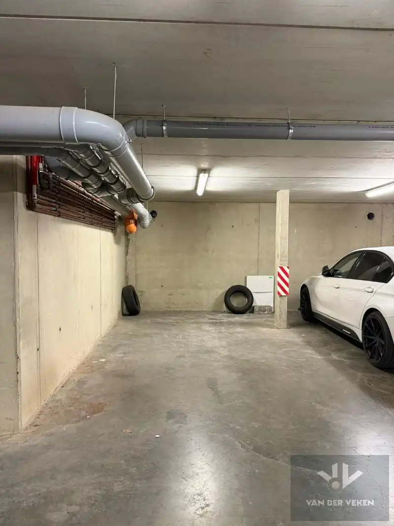 Ondergrondse autostaanplaats vlakbij centrum foto 3
