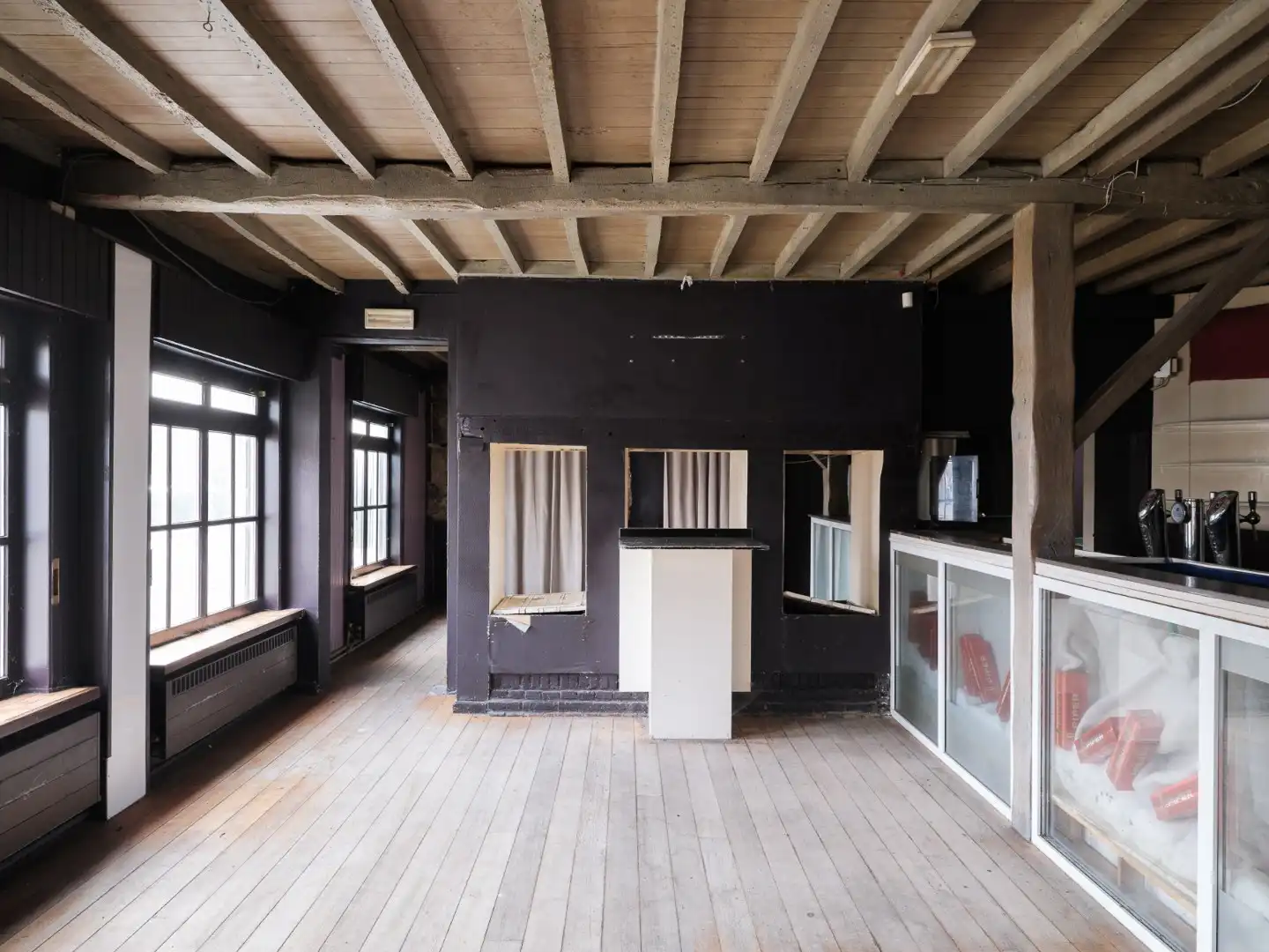 Ruime te renoveren handelszaak met feestzaal en woonmogelijkheid in Nazareth foto 4