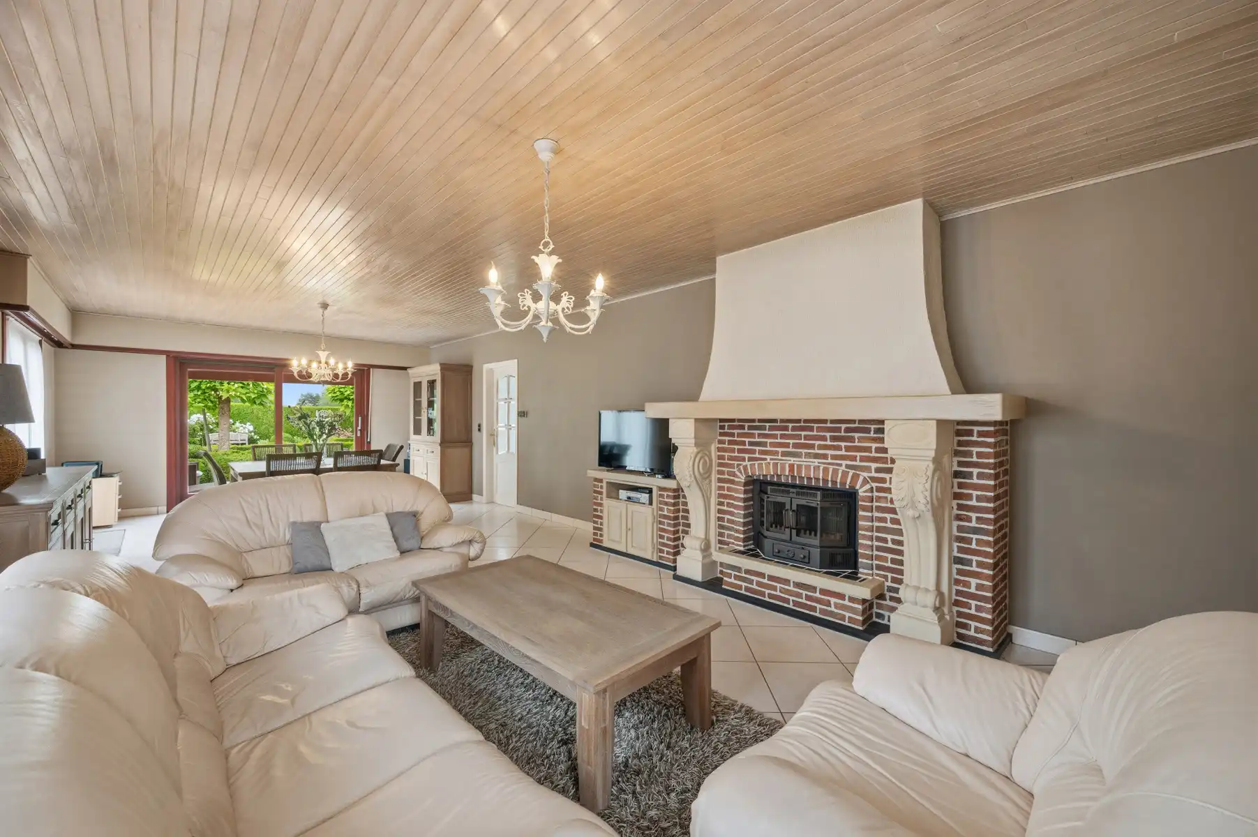 Woning met tuin en achterliggend weiland op ca. 76a  foto 4