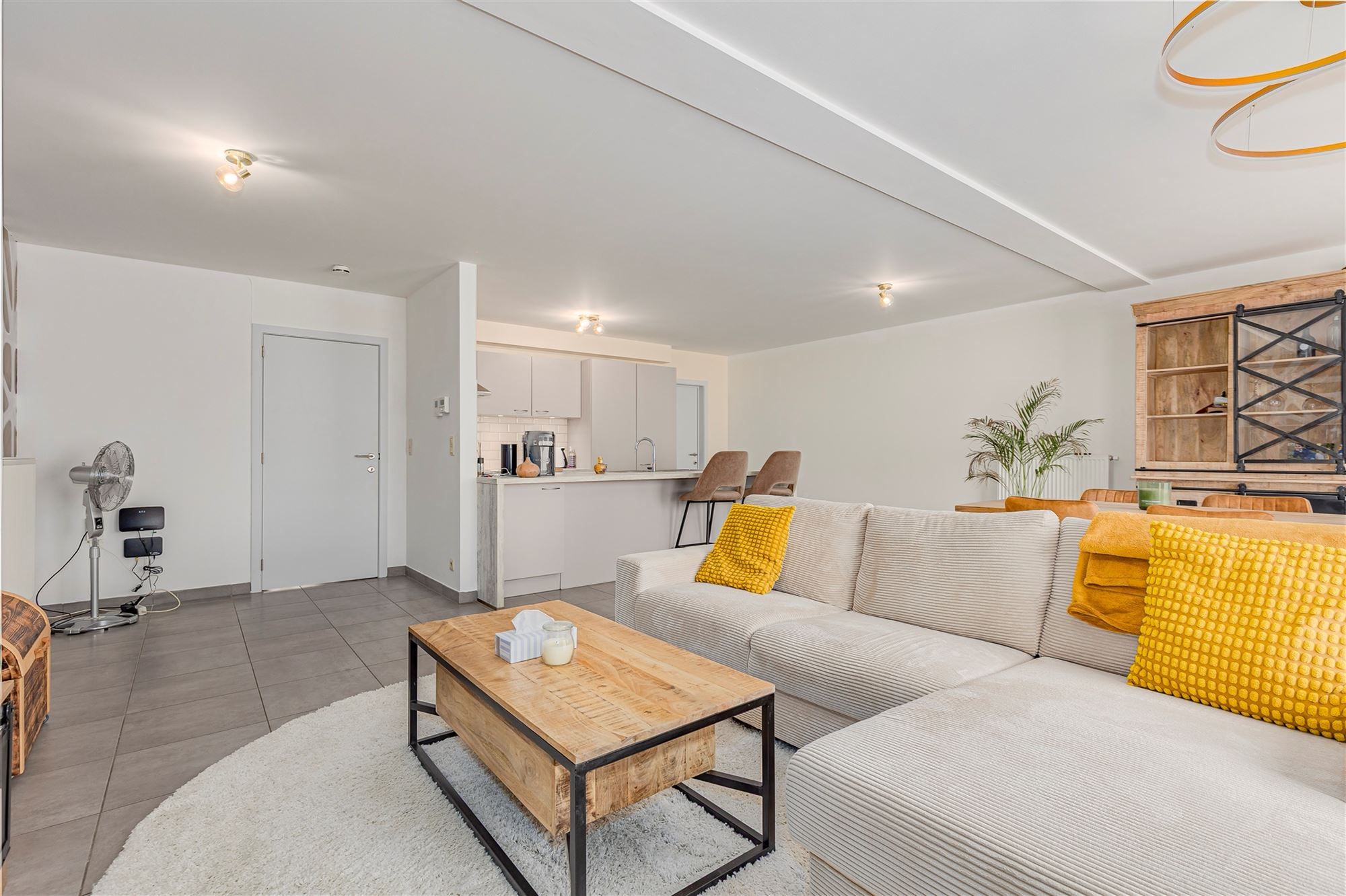 Lichtrijk appartement met 2 slpk, een tuin en garagebox in Bazel foto 3