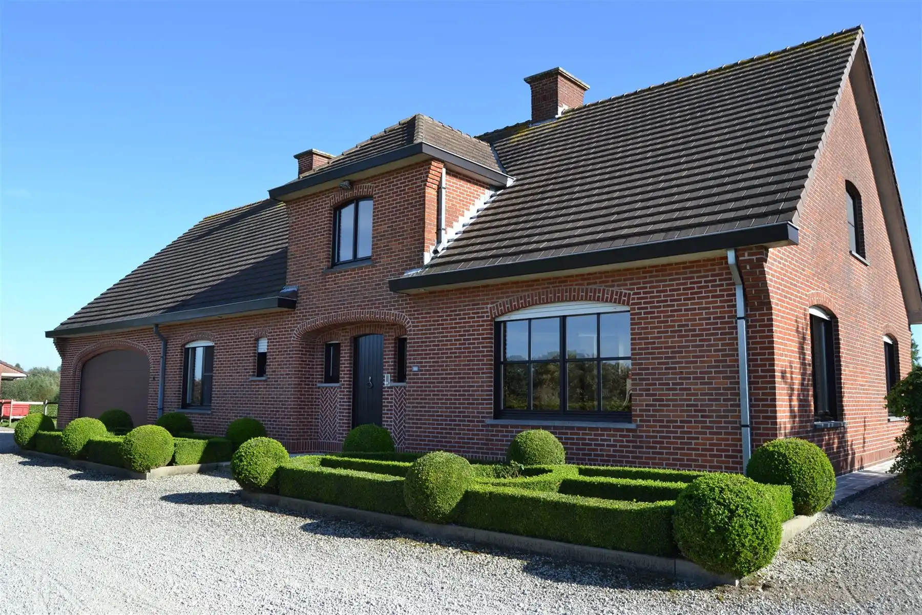 Ruime villa met 4 ruime slaapkamers foto {{pictureIndex}}