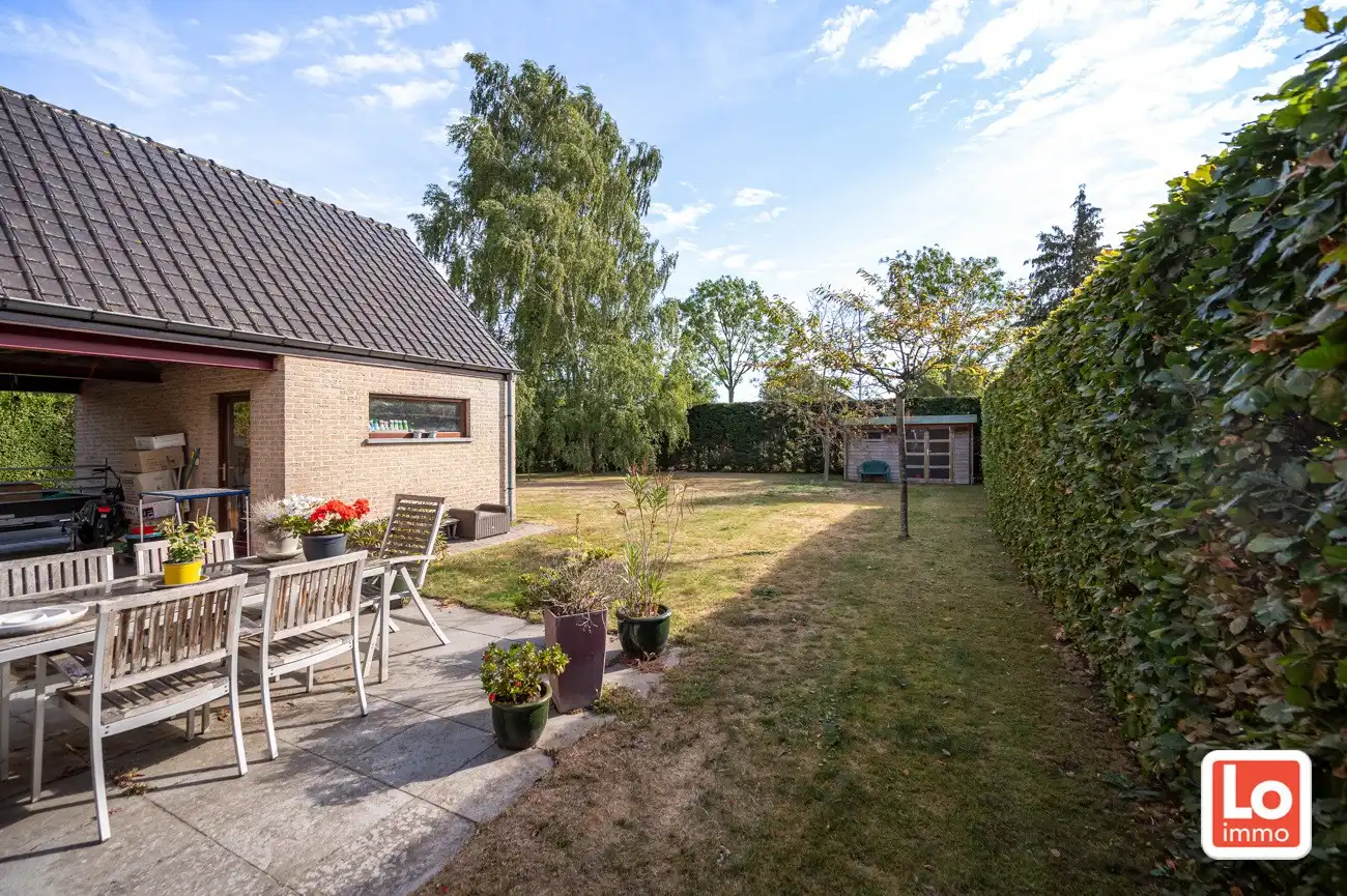 VERKOCHT!! Ruime degelijke alleenstaande woning met afzonderlijke garage en carport op een makkelijk bereikbare locatie in Lokeren! foto 16