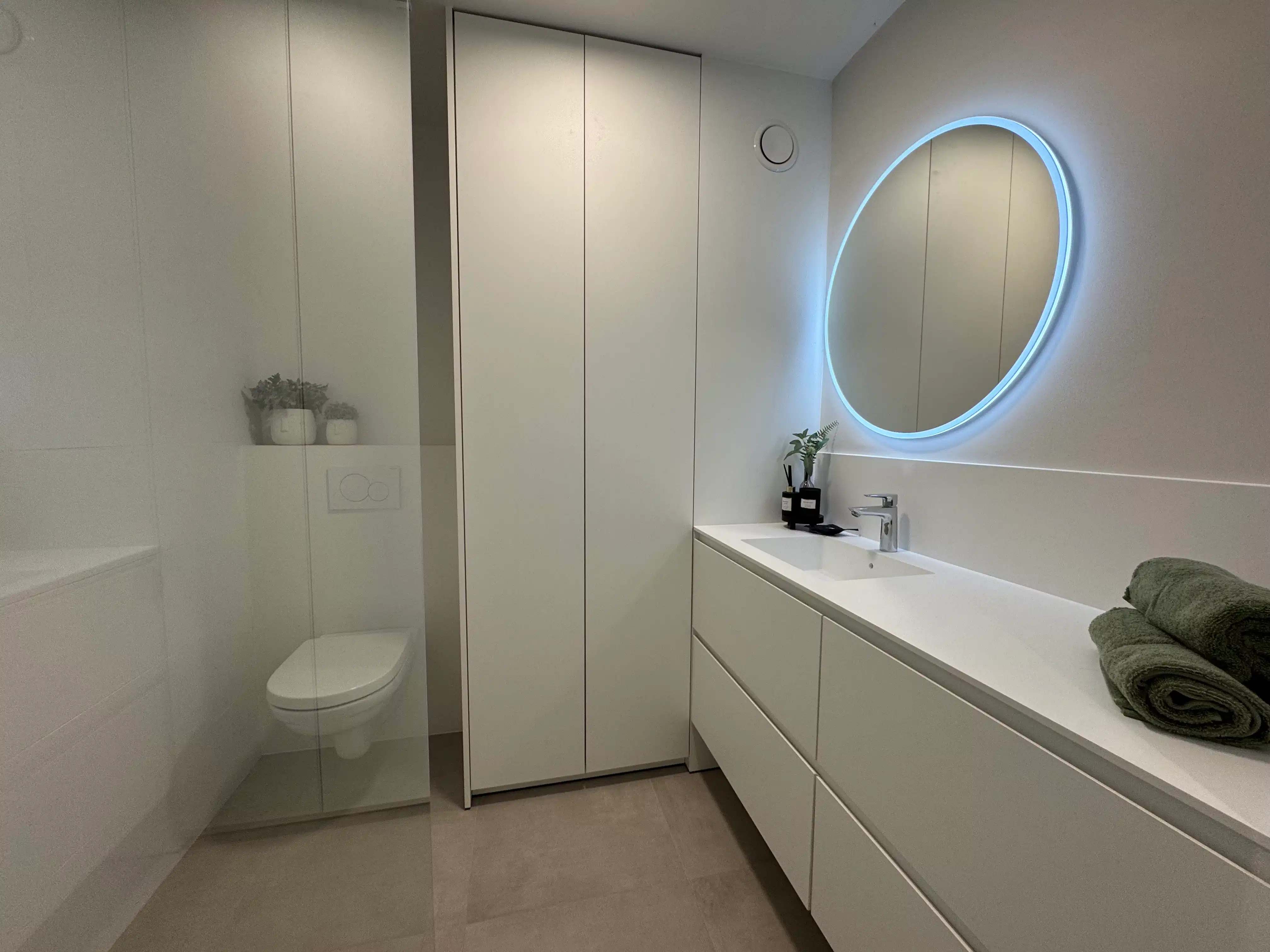 Verfijnd heringericht appartement met zicht op zee foto 5