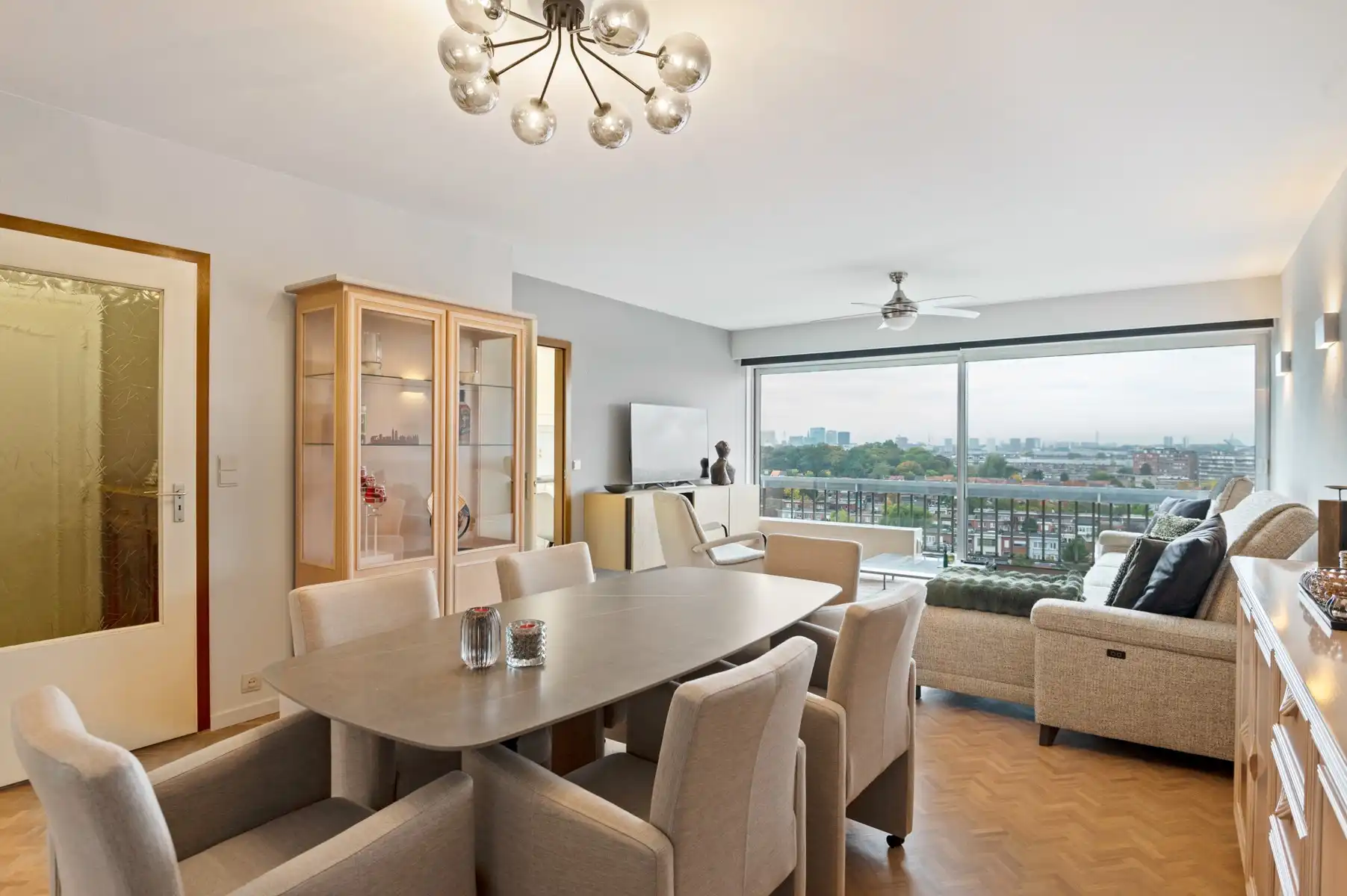 Prachtig appartement met panoramisch zicht en 3 staanplaatsen foto 5