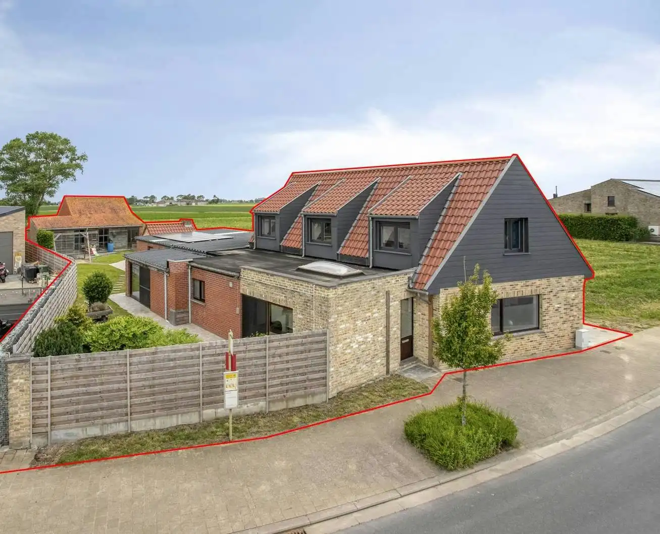 Ruime woning te koop met atelier, garage en vier slaapkamers foto 20