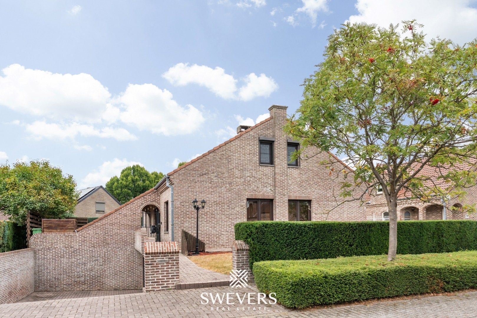 Hoofdfoto van de publicatie: Instapklare gezinswoning met 5 slaapkamers en zonnige tuin te Genk