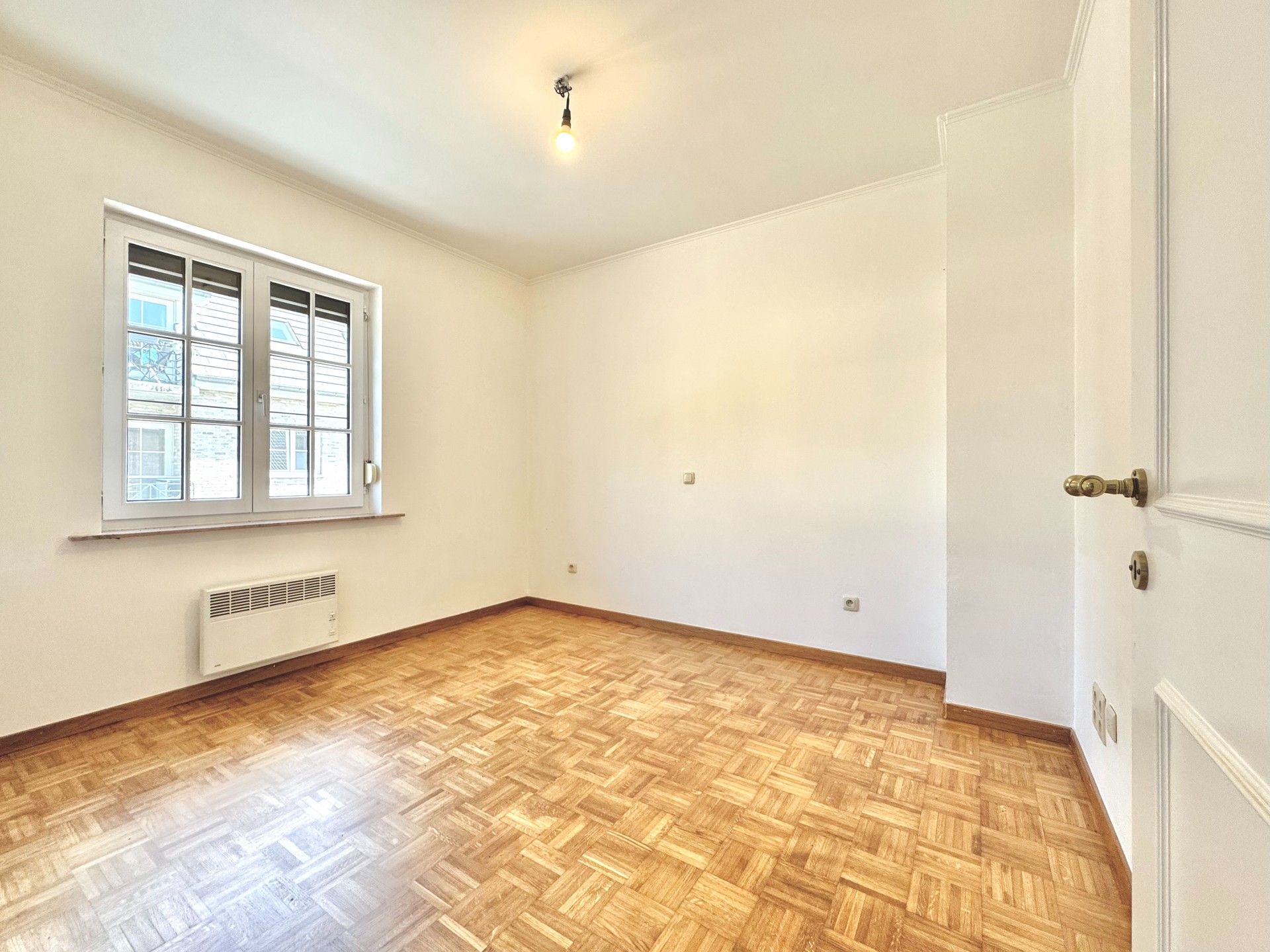 INSTAPKLARE WONING MET 3 SLPKS, TUIN & DUBBELE GARAGE foto 22