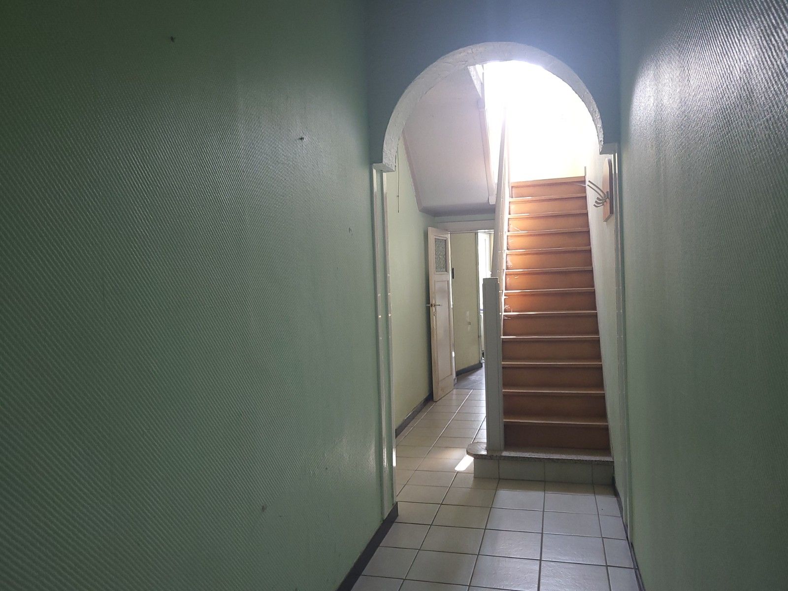 Ruime, centraal gelegen woning in Deinze foto 2