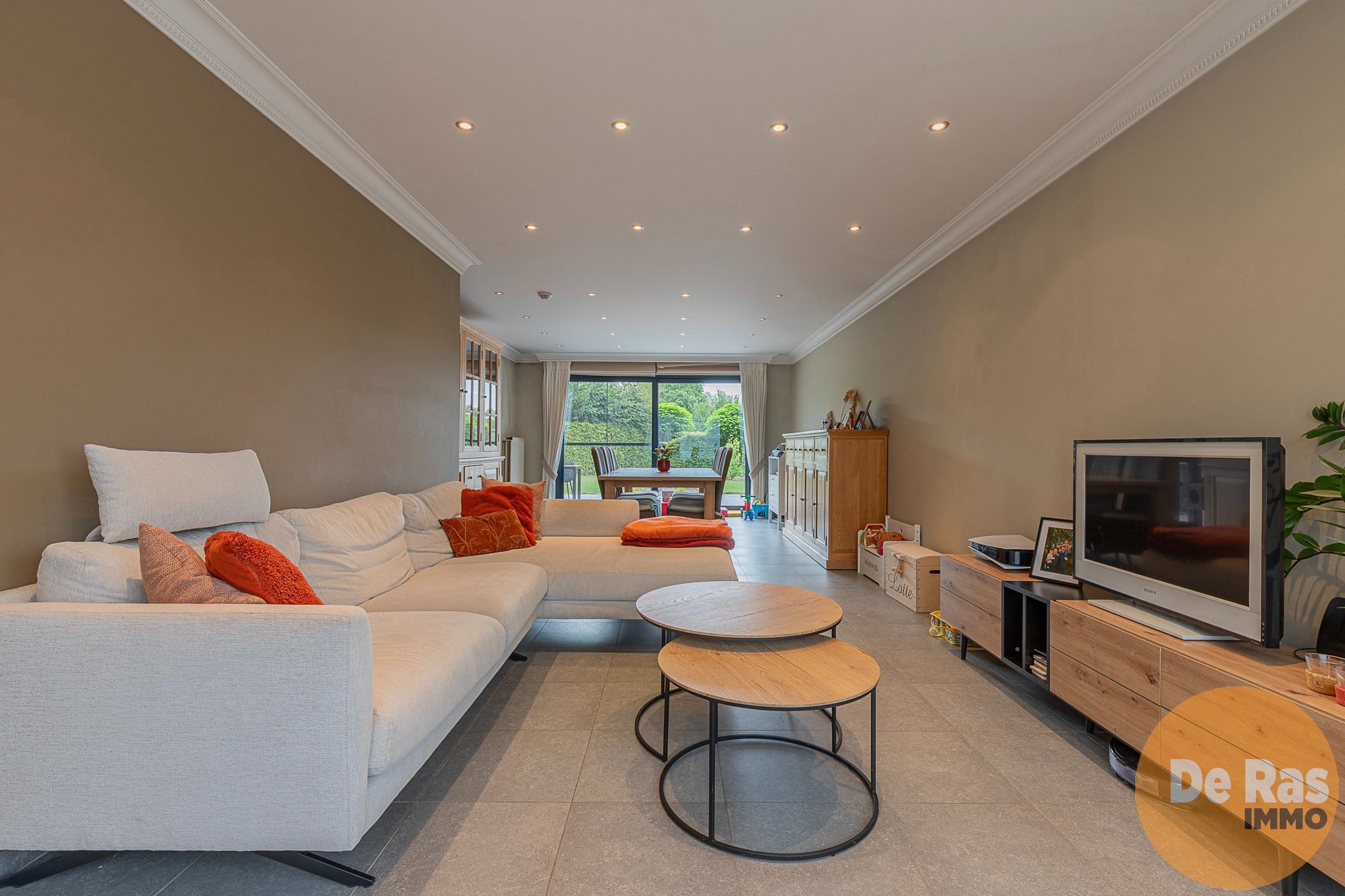 HILLEGEM – Gerenoveerde, ruime HOB met schitterende tuin foto 9