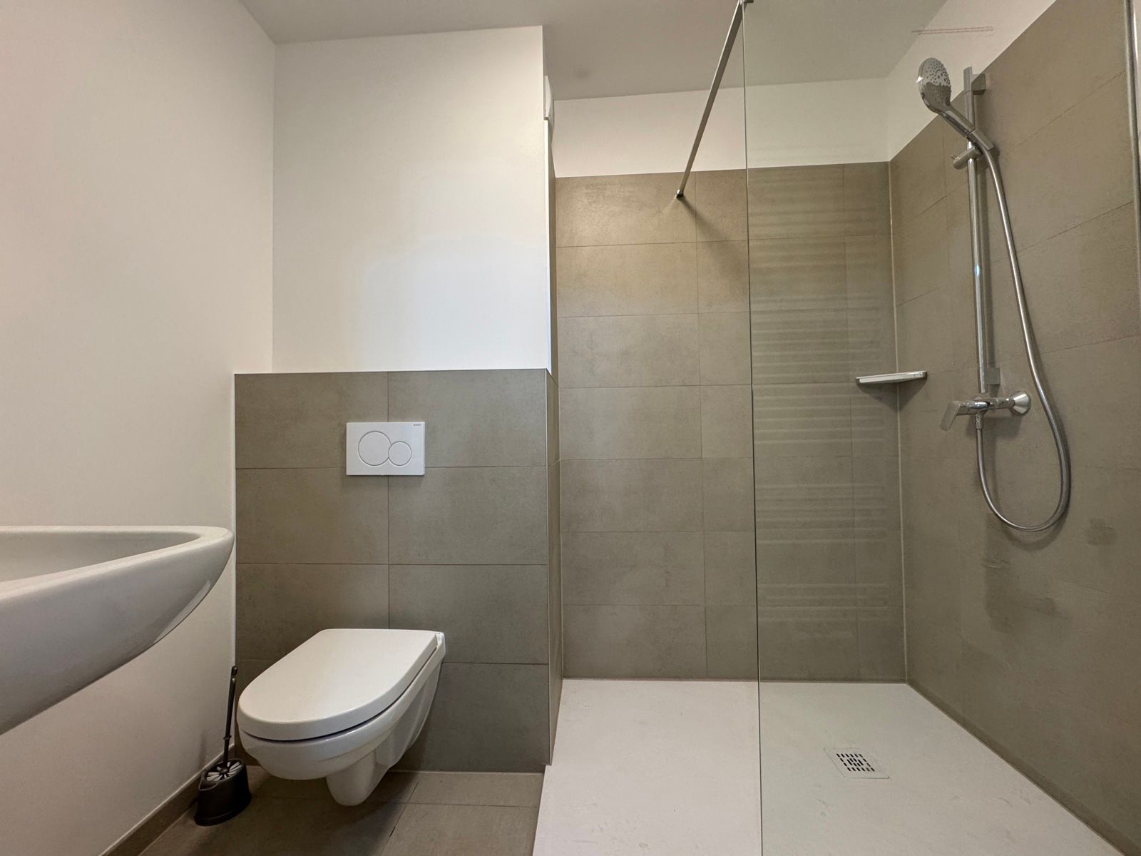 Vernieuwd appartement met 1 slaapkamer en terras foto 7