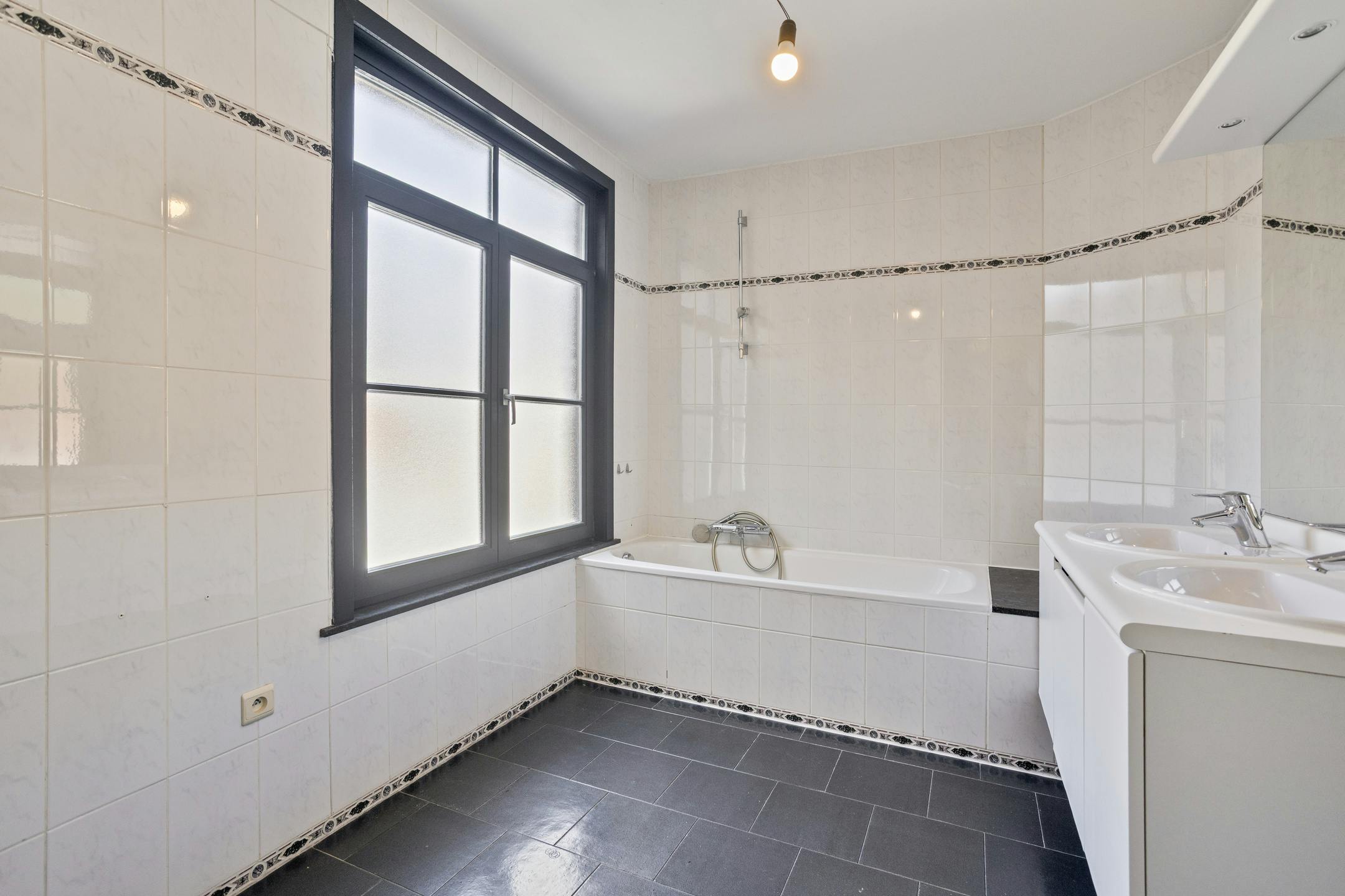 Karaktervolle stadswoning met 4 slaapkamers in Brugge foto 14