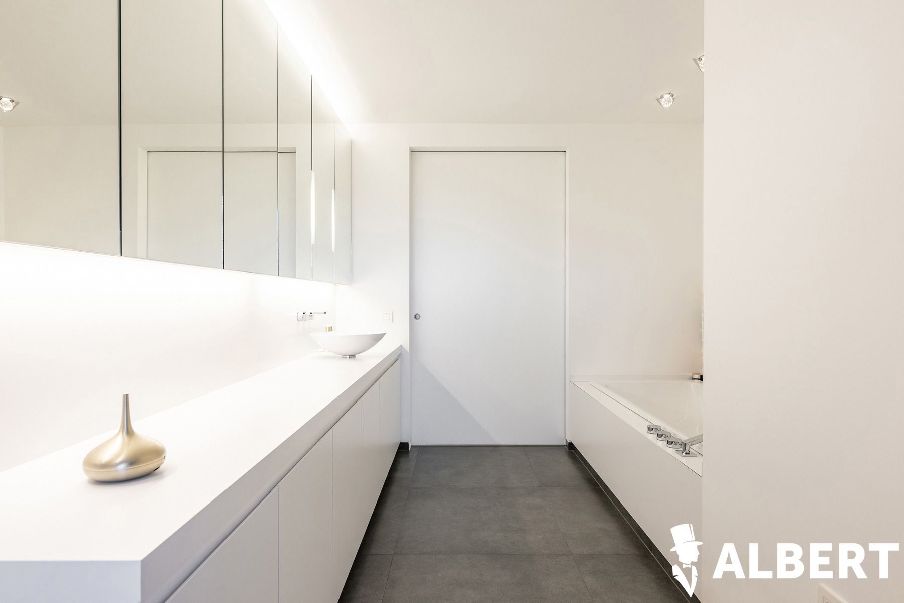 Unieke eigentijdse villa met zwembad foto 17